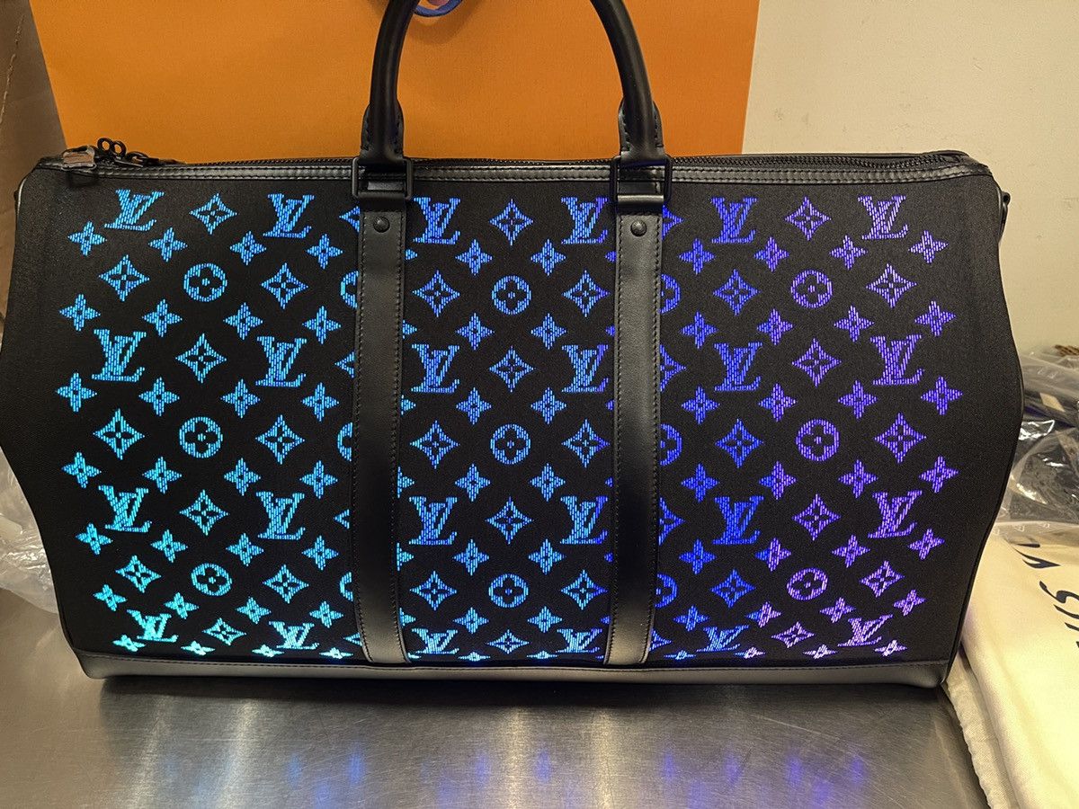 Have you seen this lightup keepall by Virgil Abloh 👀 #keepall