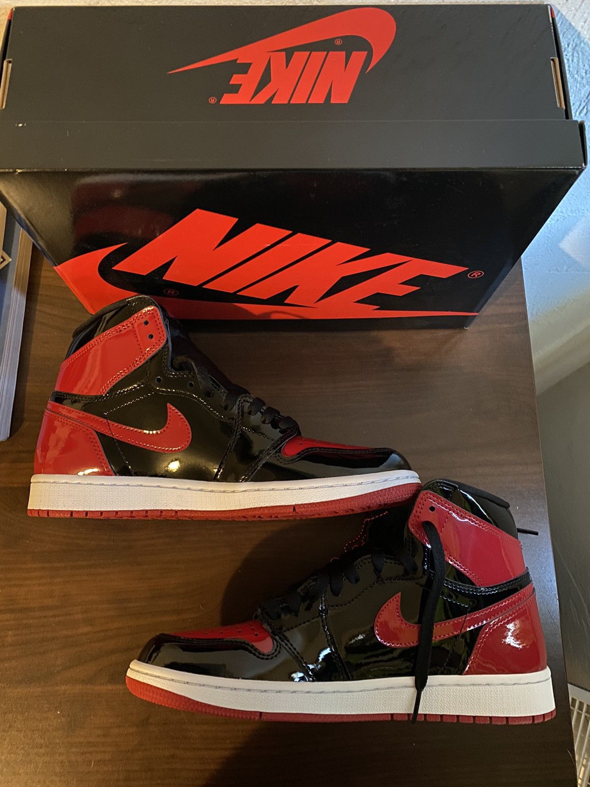 Jordan Brand Jordan 1 Retro High OG Patent Bred Size US 9 / EU 42 - 4 Thumbnail