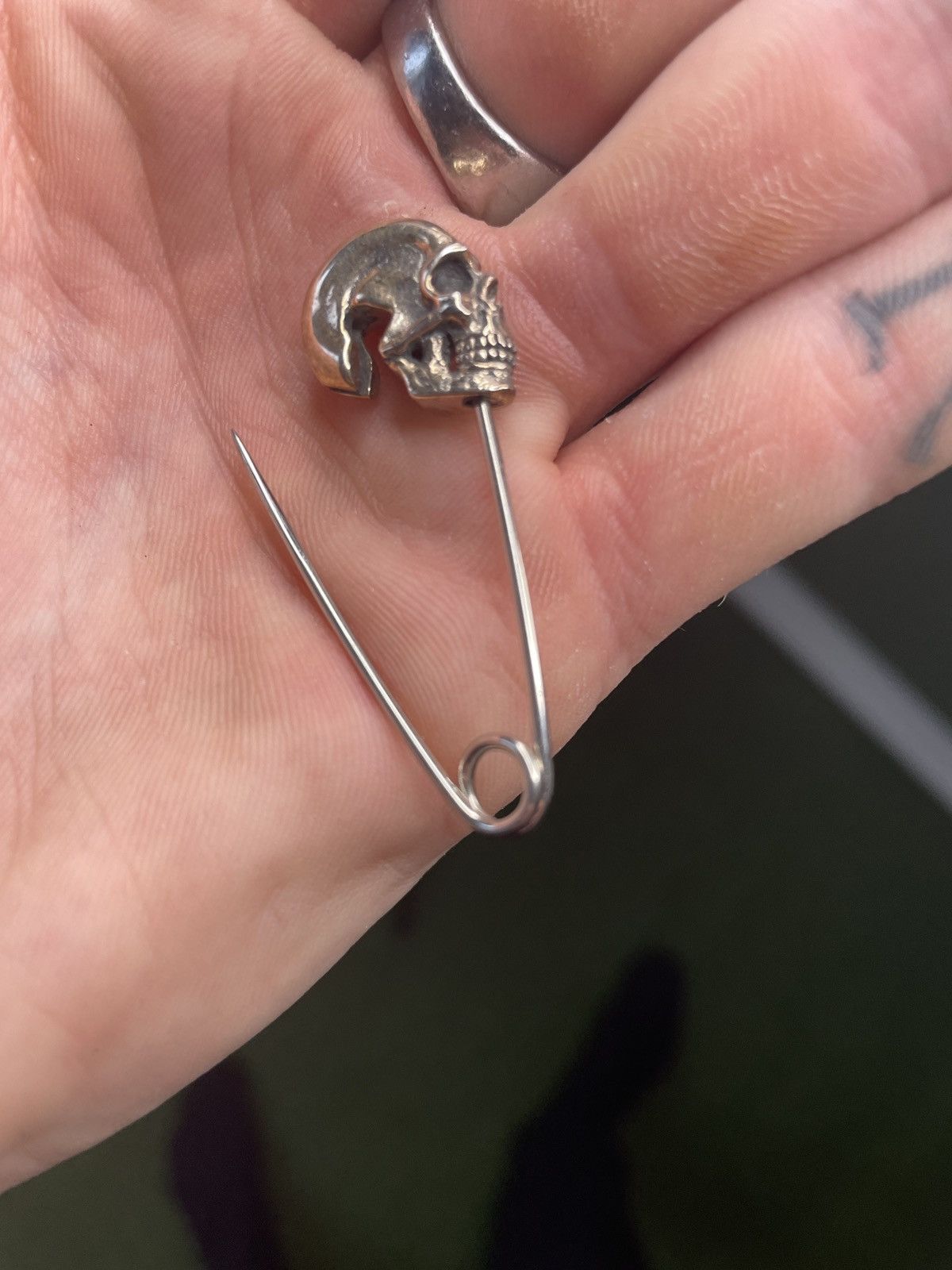 Japanese Brand Heavy weight silver skull hat pin Size ONE SIZE - 1 Thumbnail