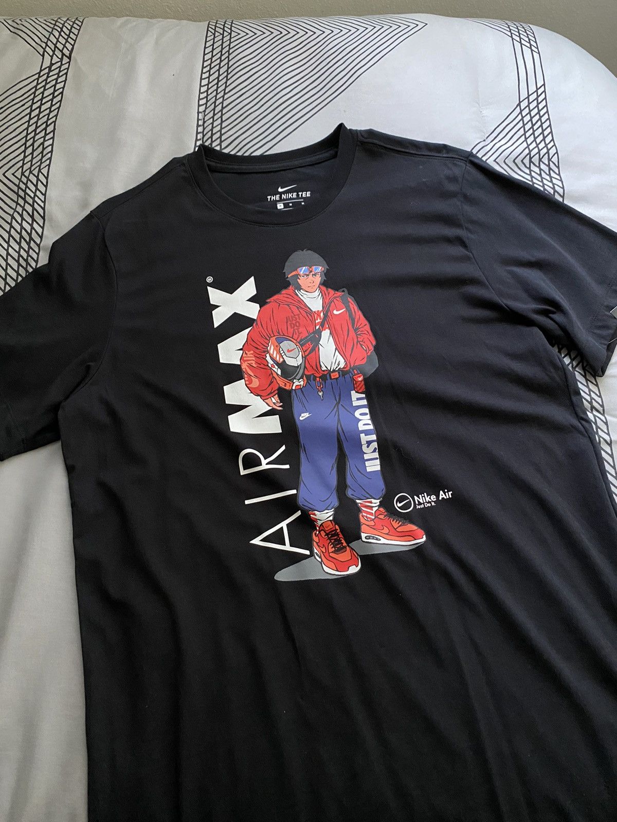 Nike- SPORTSWEAR MANGA HYPEMAN T-SHIRT