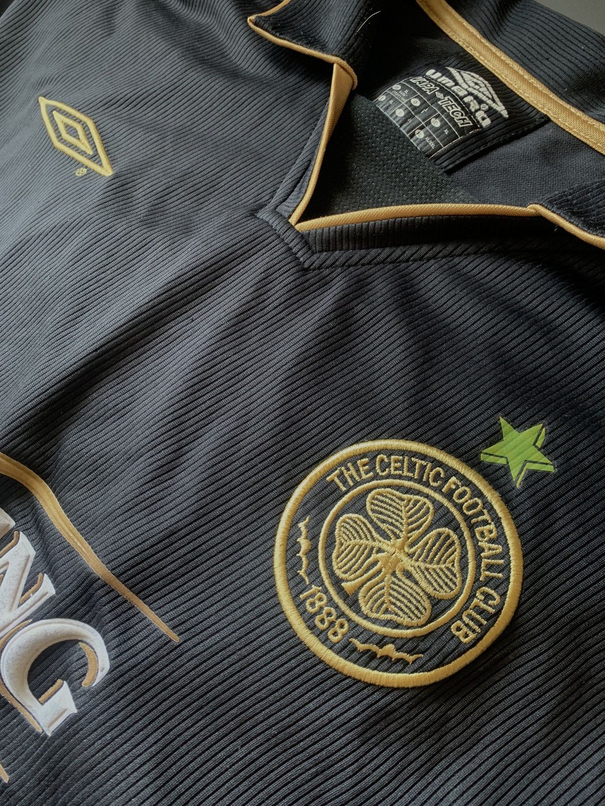 Umbro × Vintage 2003 Umbro Celtic vintage black/gold soccer jersey Size US XL / EU 56 / 4 - 3 Thumbnail