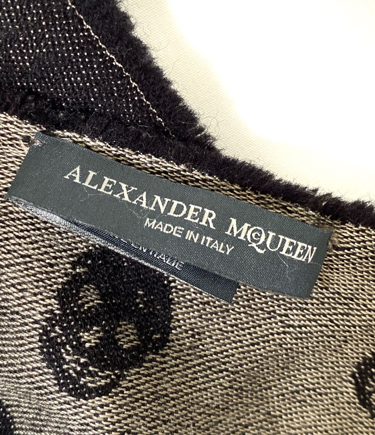 Alexander McQueen Alexander McQueen Black Wool scarf skull fullprint Size ONE SIZE - 8 Thumbnail