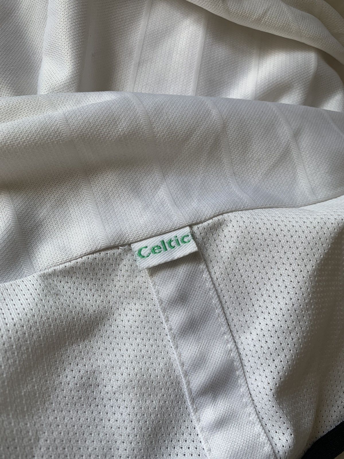 Umbro × Vintage 2001 Umbro Celtic FC vintage soccer jersey Size US XXL / EU 58 / 5 - 6 Thumbnail