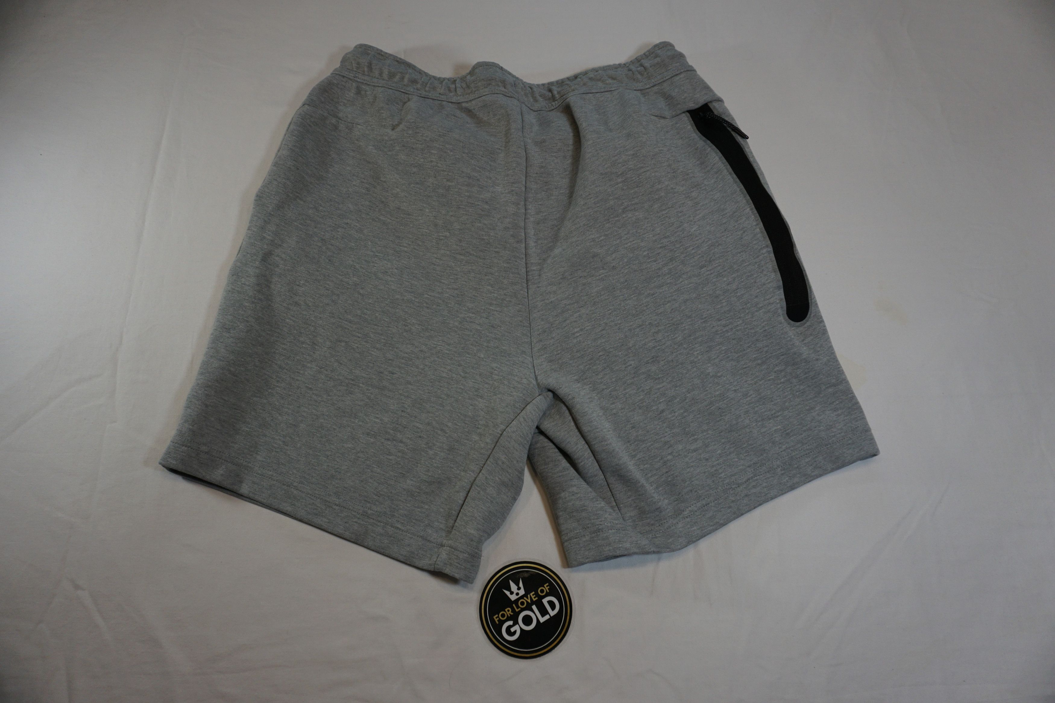 Nike SIZE L Nike tech fleece shorts grey / black Size US 32 / EU 48 - 3 Thumbnail