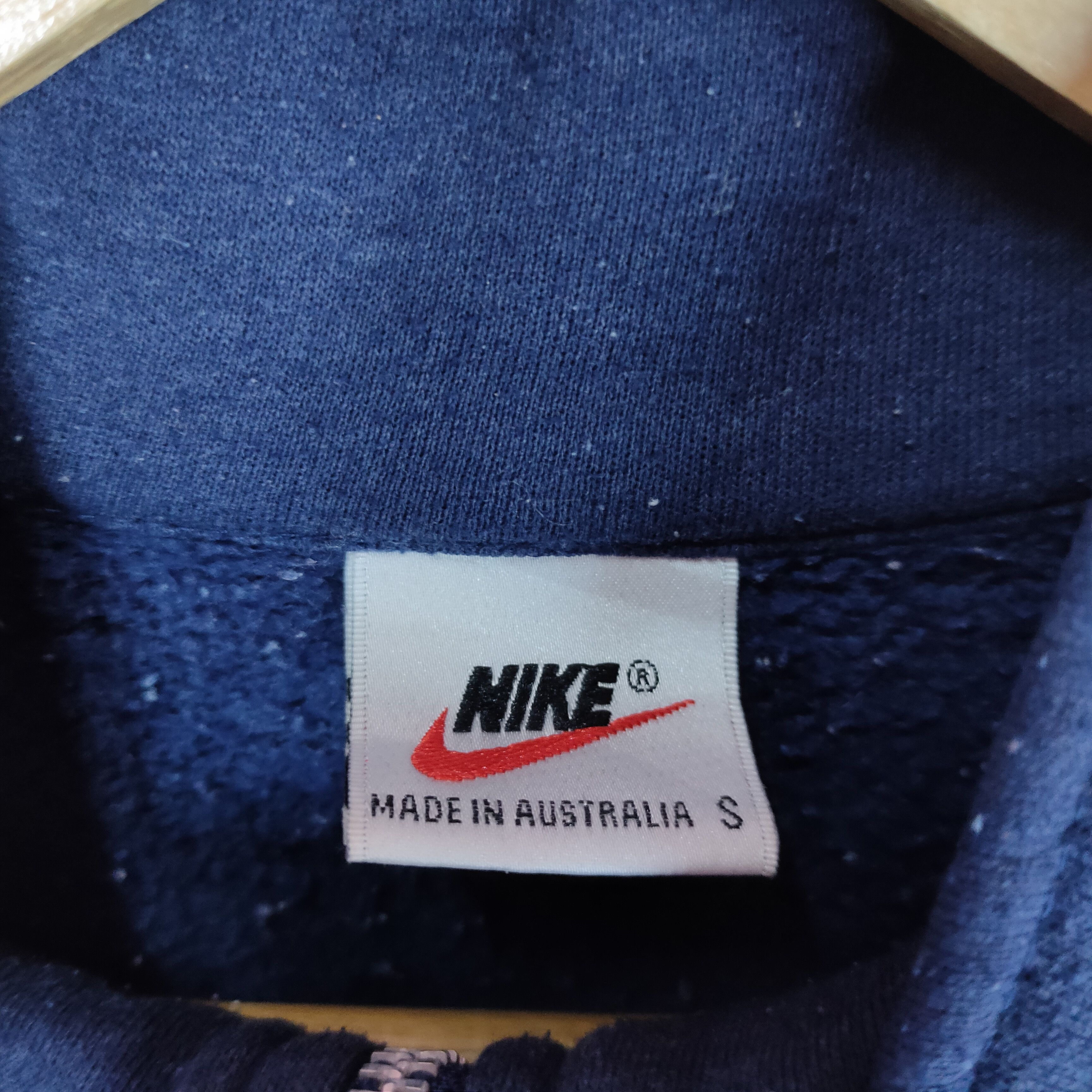 Nike VINTAGE NIKE 90s Center Swoosh Embroidery Sweatshirt Size US L / EU 52-54 / 3 - 4 Thumbnail