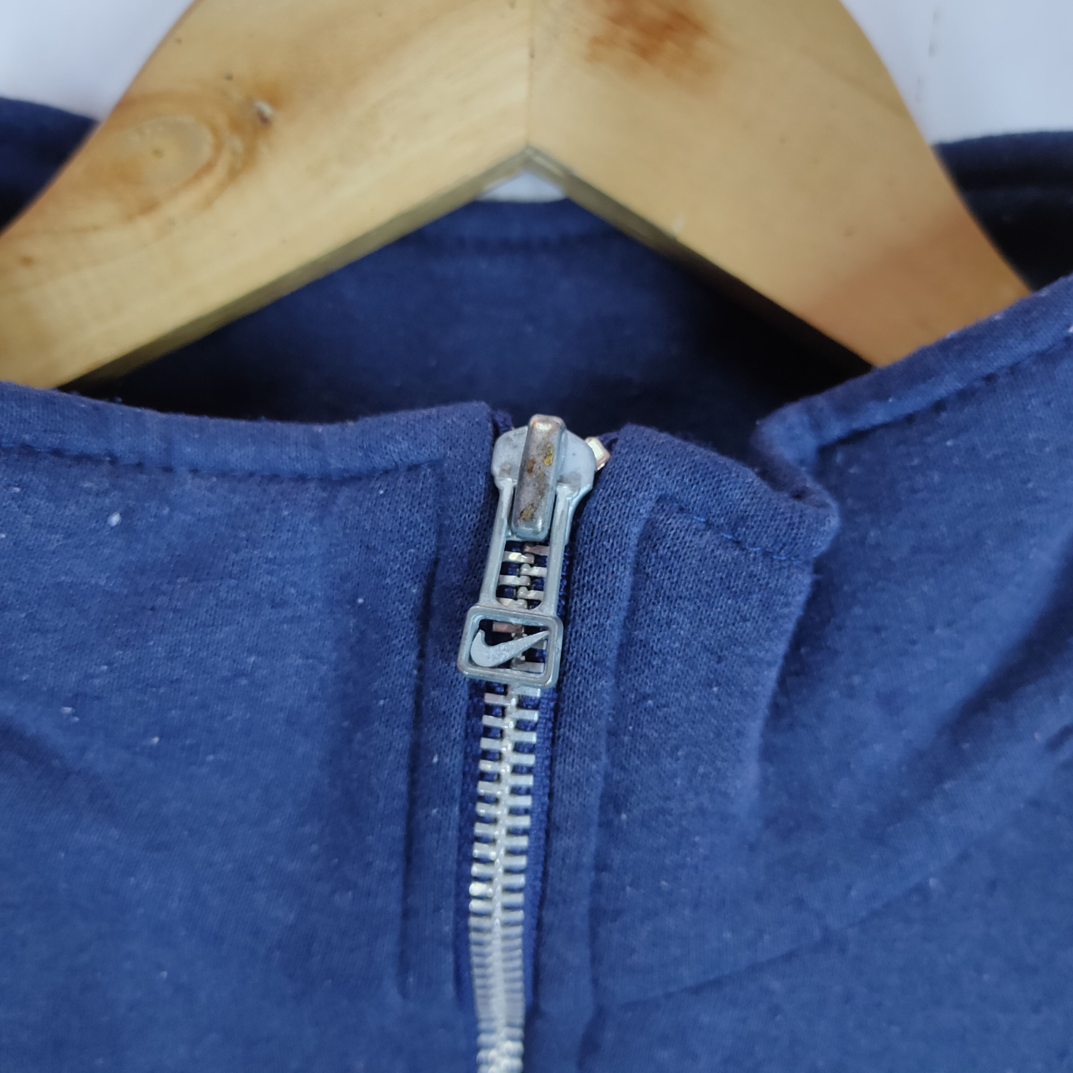 Nike VINTAGE NIKE 90s Center Swoosh Embroidery Sweatshirt Size US L / EU 52-54 / 3 - 3 Thumbnail