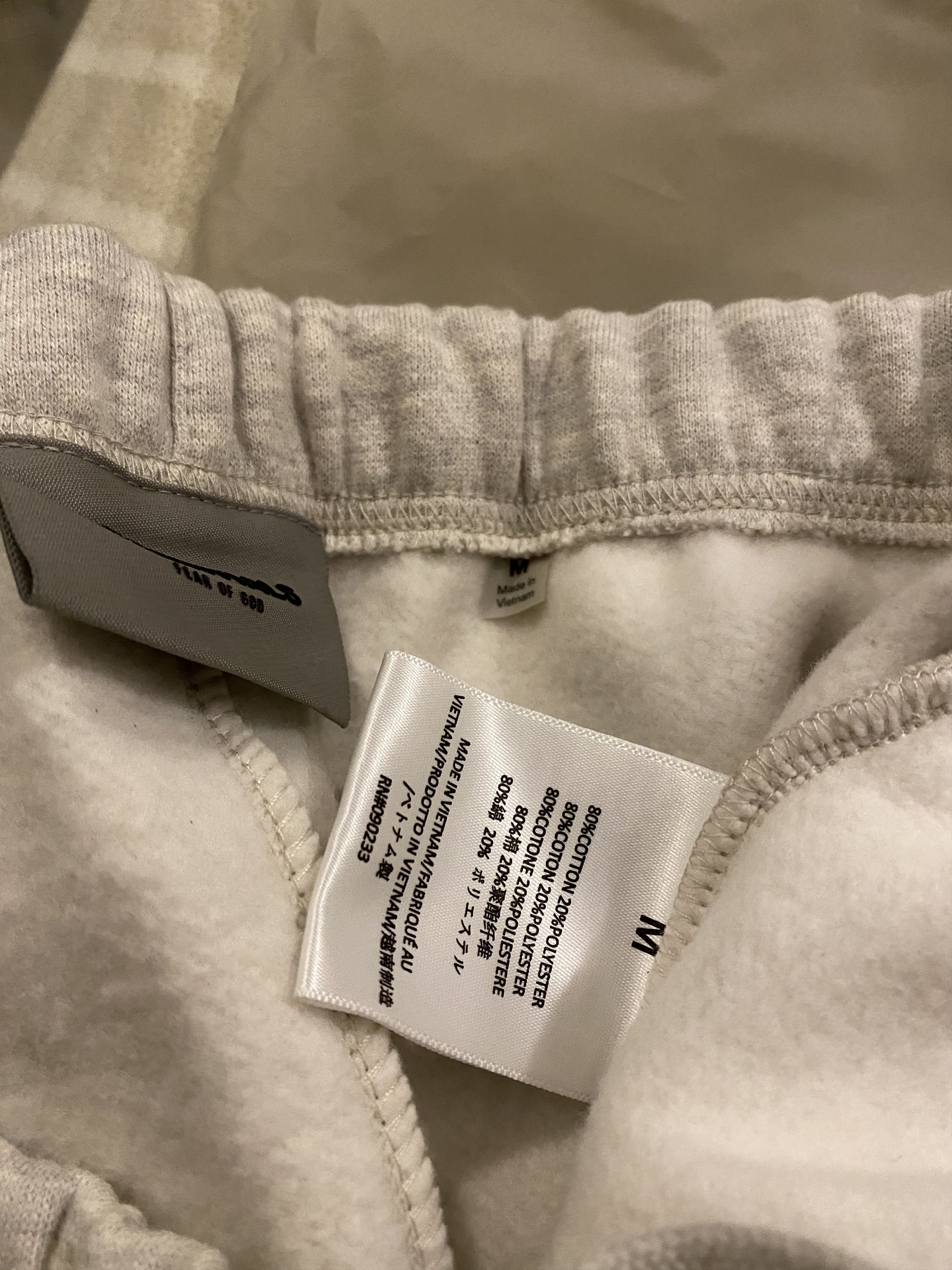 Fear of God FEAR OF GOD ESSENTIAL SWEATPANTS LIGHT HEATHER OATMEAL Size US 32 / EU 48 - 6 Preview