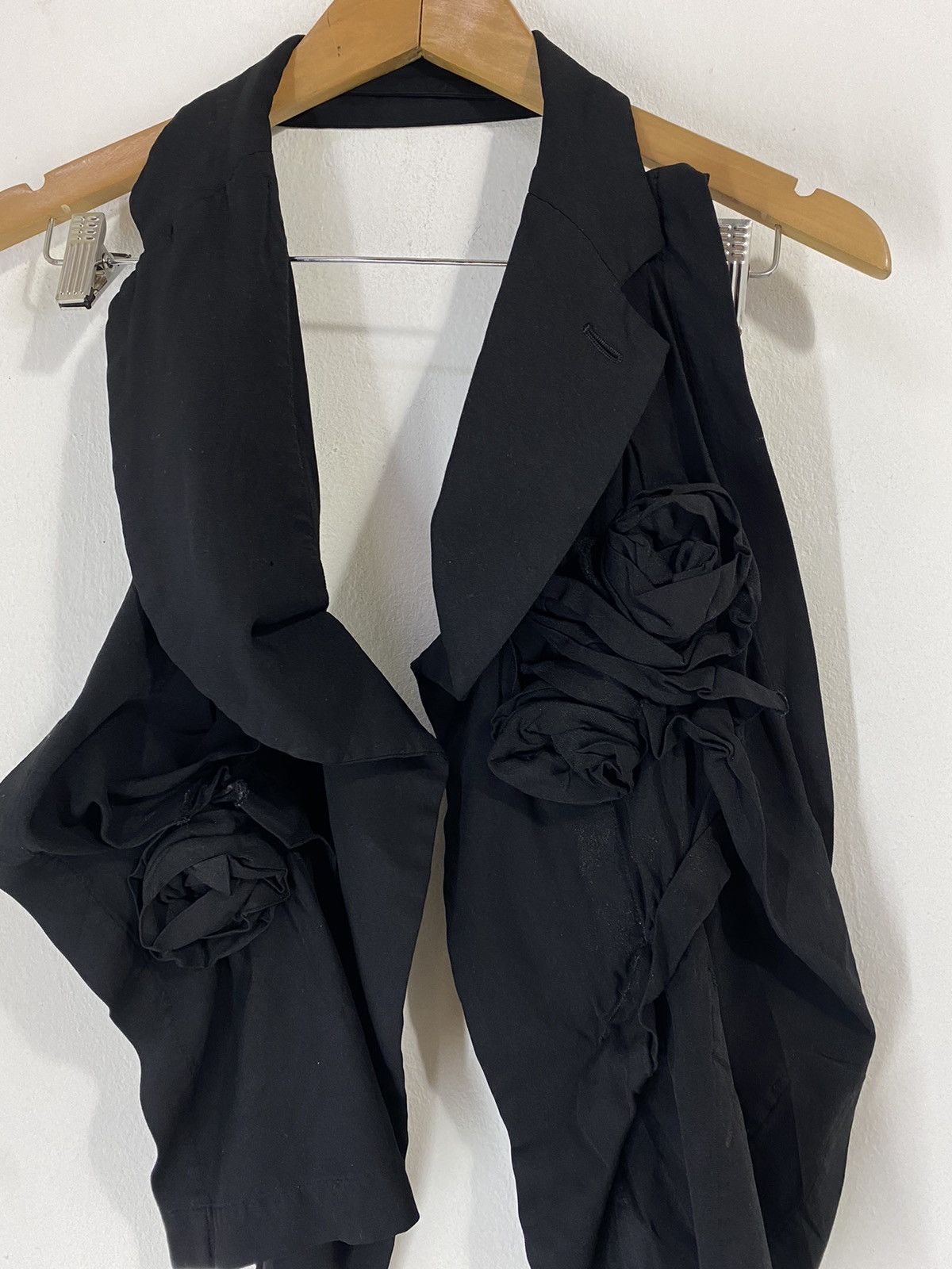Comme des Garcons × Rei Kawakubo Comme Des Garçons Half Jacket Scarf Design Roses Ribbon Size ONE SIZE - 1 Thumbnail