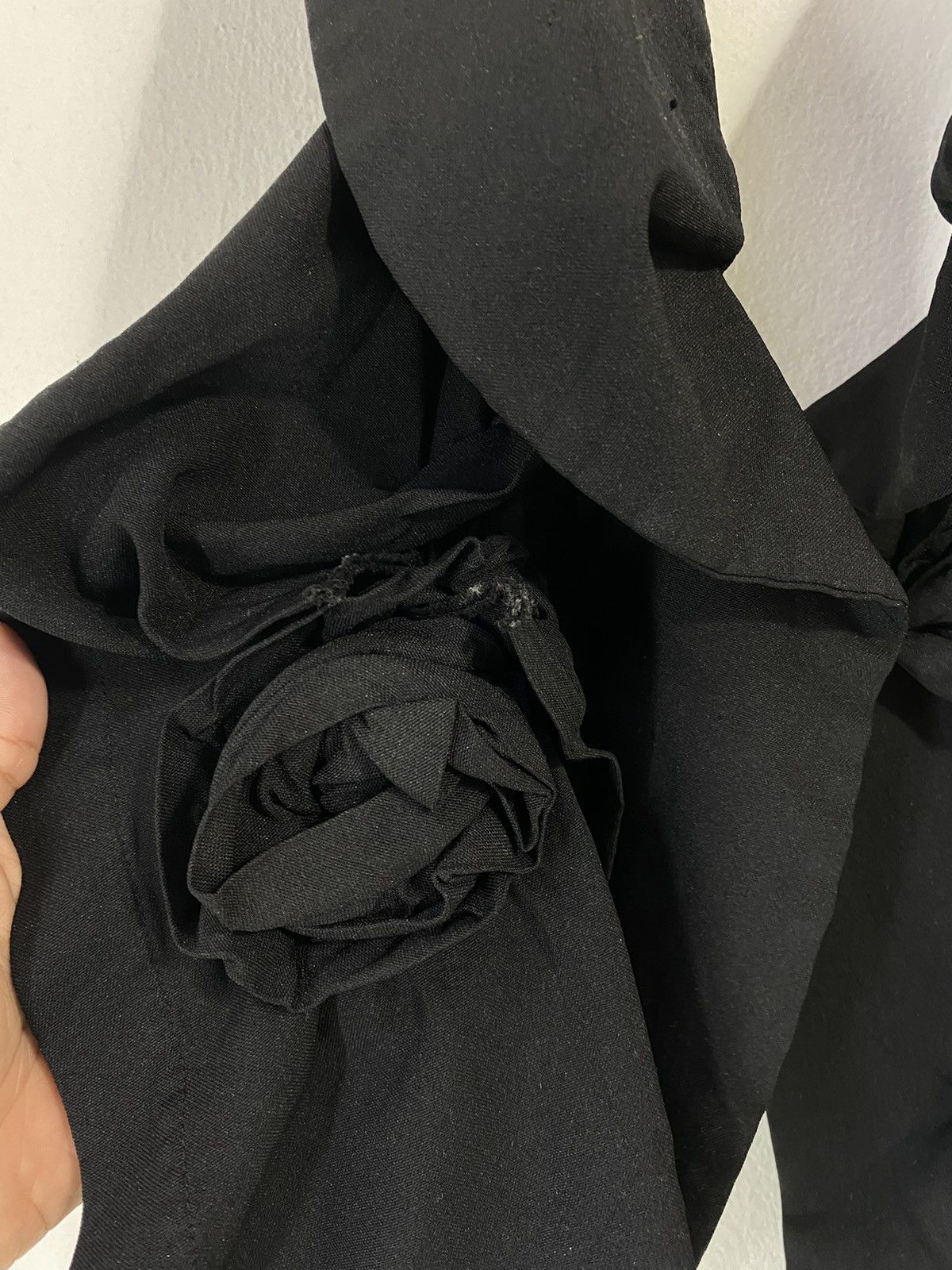 Comme des Garcons × Rei Kawakubo Comme Des Garçons Half Jacket Scarf Design Roses Ribbon Size ONE SIZE - 3 Thumbnail