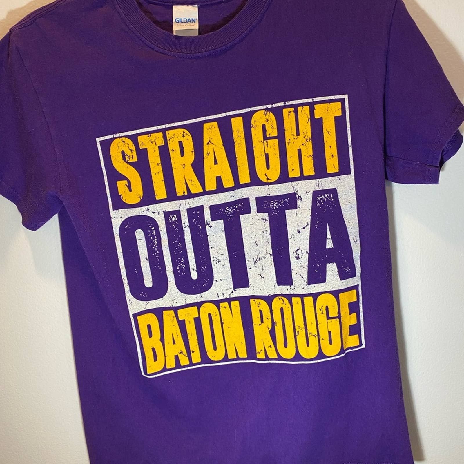 Gildan LSU Apparel, Straight Outta Baton Rouge Shirt small