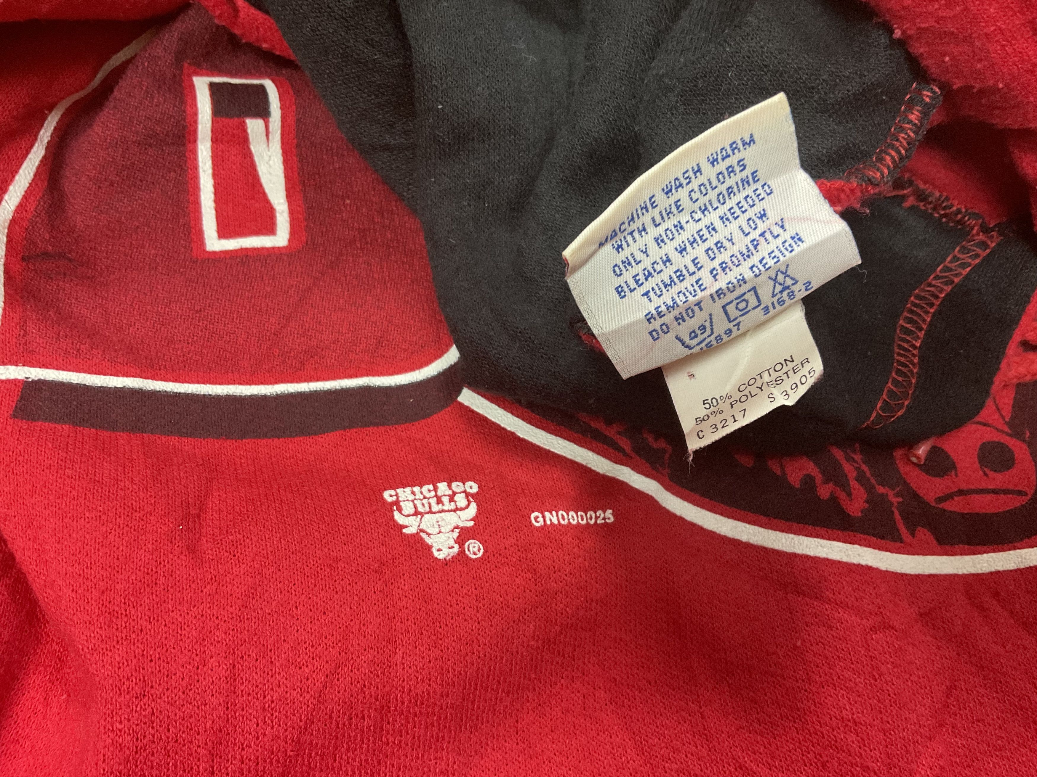 NBA Vintage 1993 NBA Chicago Bulls Pullover Hoodie Pouch Pocket Size US L / EU 52-54 / 3 - 5 Thumbnail