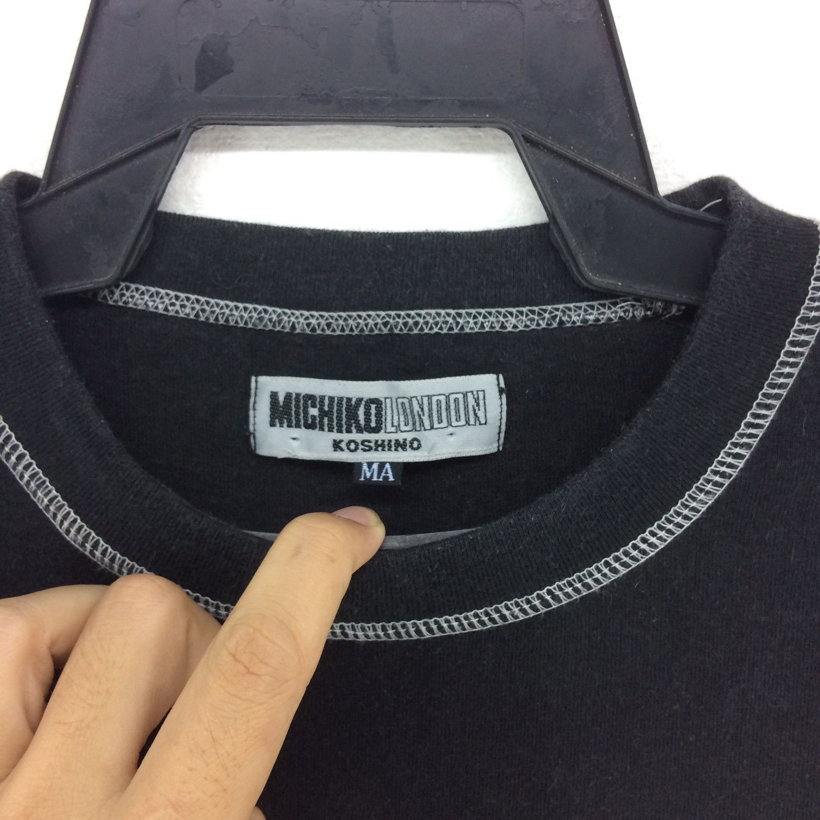 Japanese Brand Vintage Michiko Koshino London Big Logo T-shirt | M | Swag Size US M / EU 48-50 / 2 - 2 Thumbnail