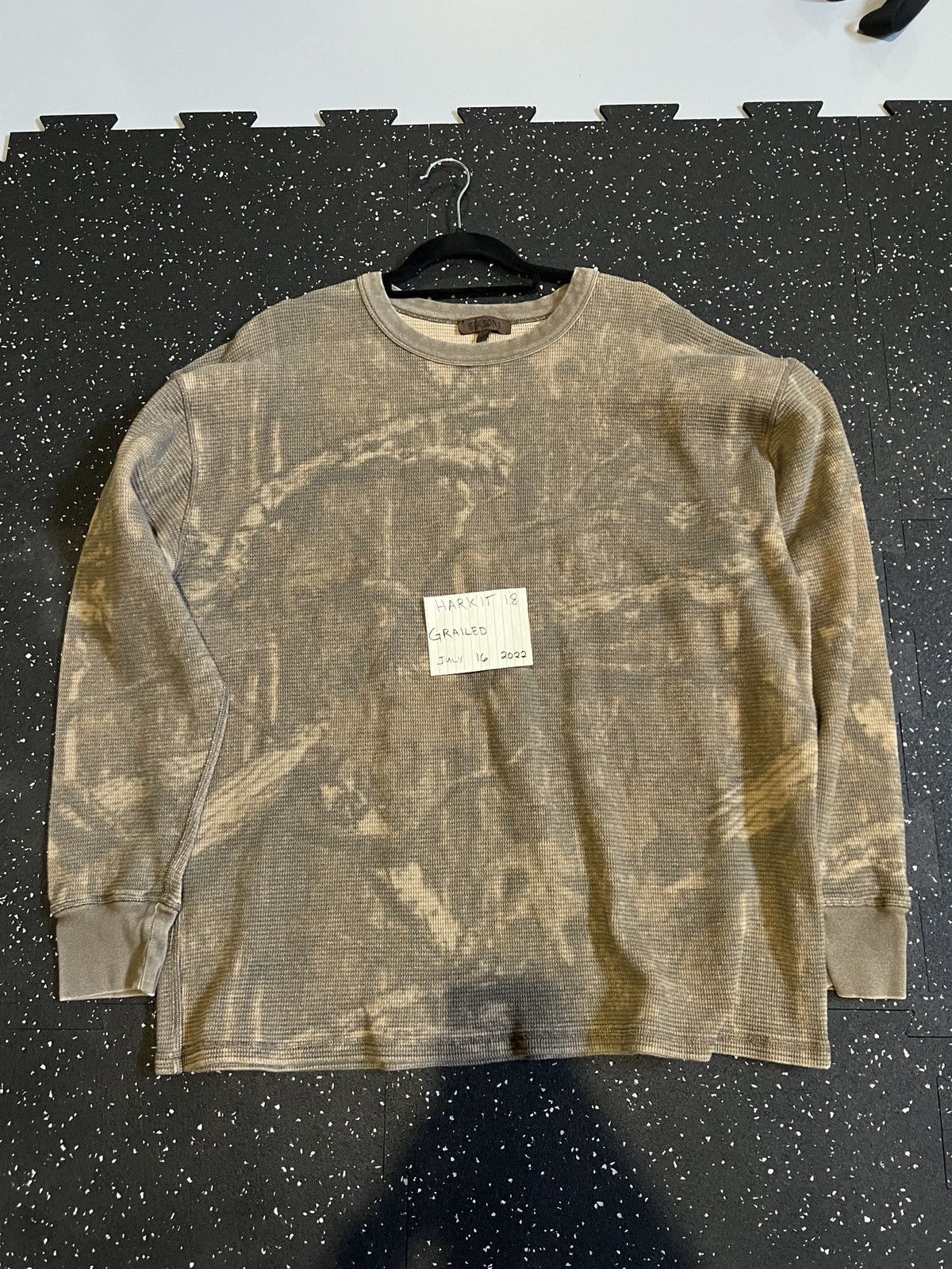 新品 YEEZY シーズン3 ヘビーウェイト Tシャツ カニエ ウェスト 楽天市場】YEEZY × GAP ENGINEERED BY BALENCIAGA 53 DOVE 3】4