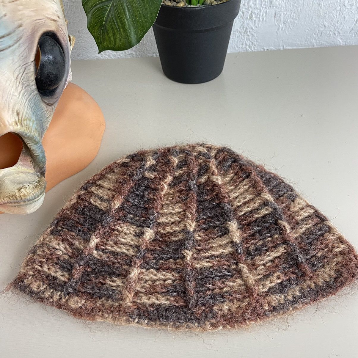 Handmade Y2K HANDCRAFTED RARE VINTAGE SOFT BEANIE HAT 2000s - № 4088 Size ONE SIZE - 5 Thumbnail
