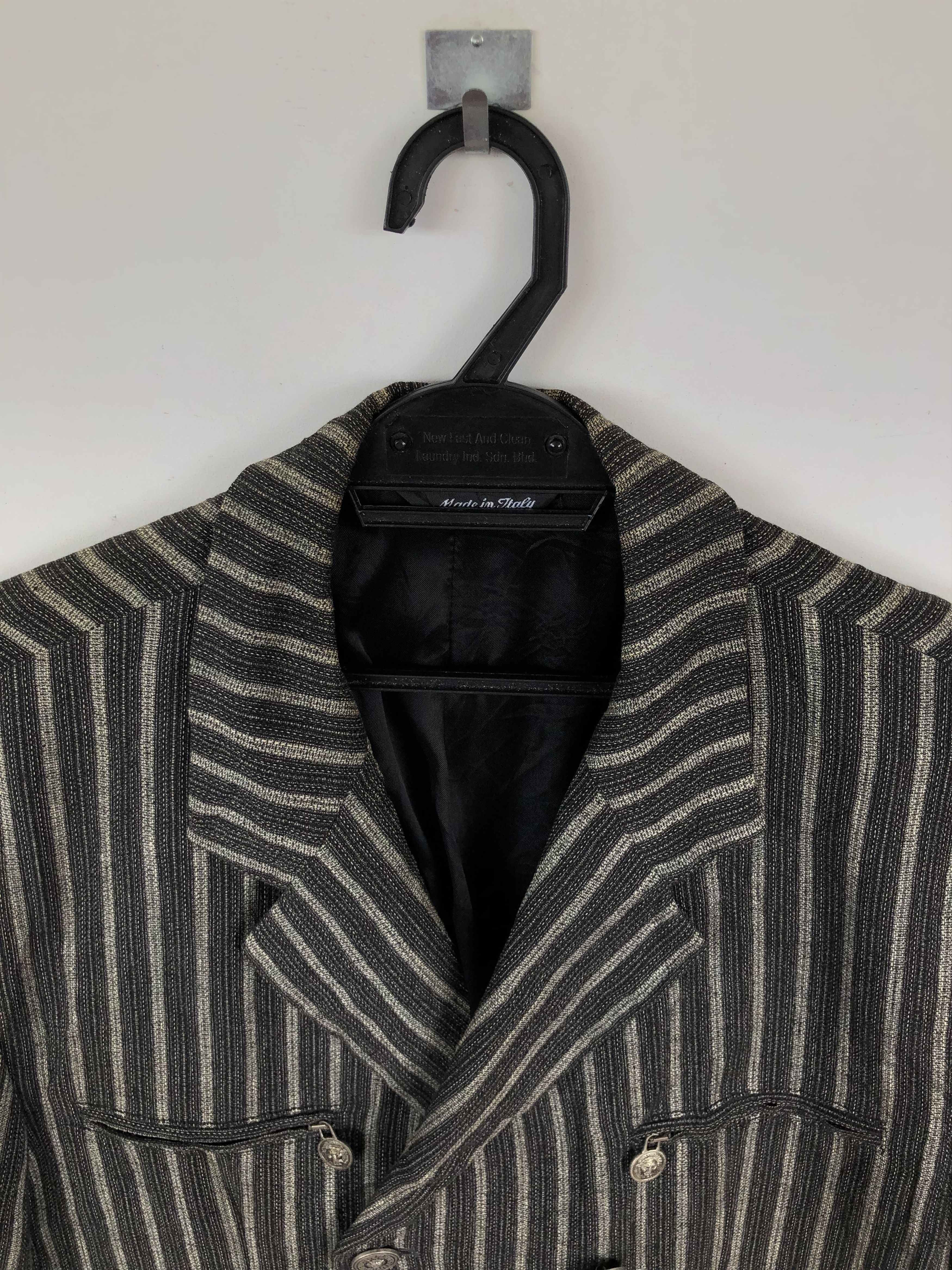 Versace RARE🔥VINTAGE VERSACE VERSUS CHORE DOUBLE BREASTED JACKET Size US L / EU 52-54 / 3 - 8 Thumbnail