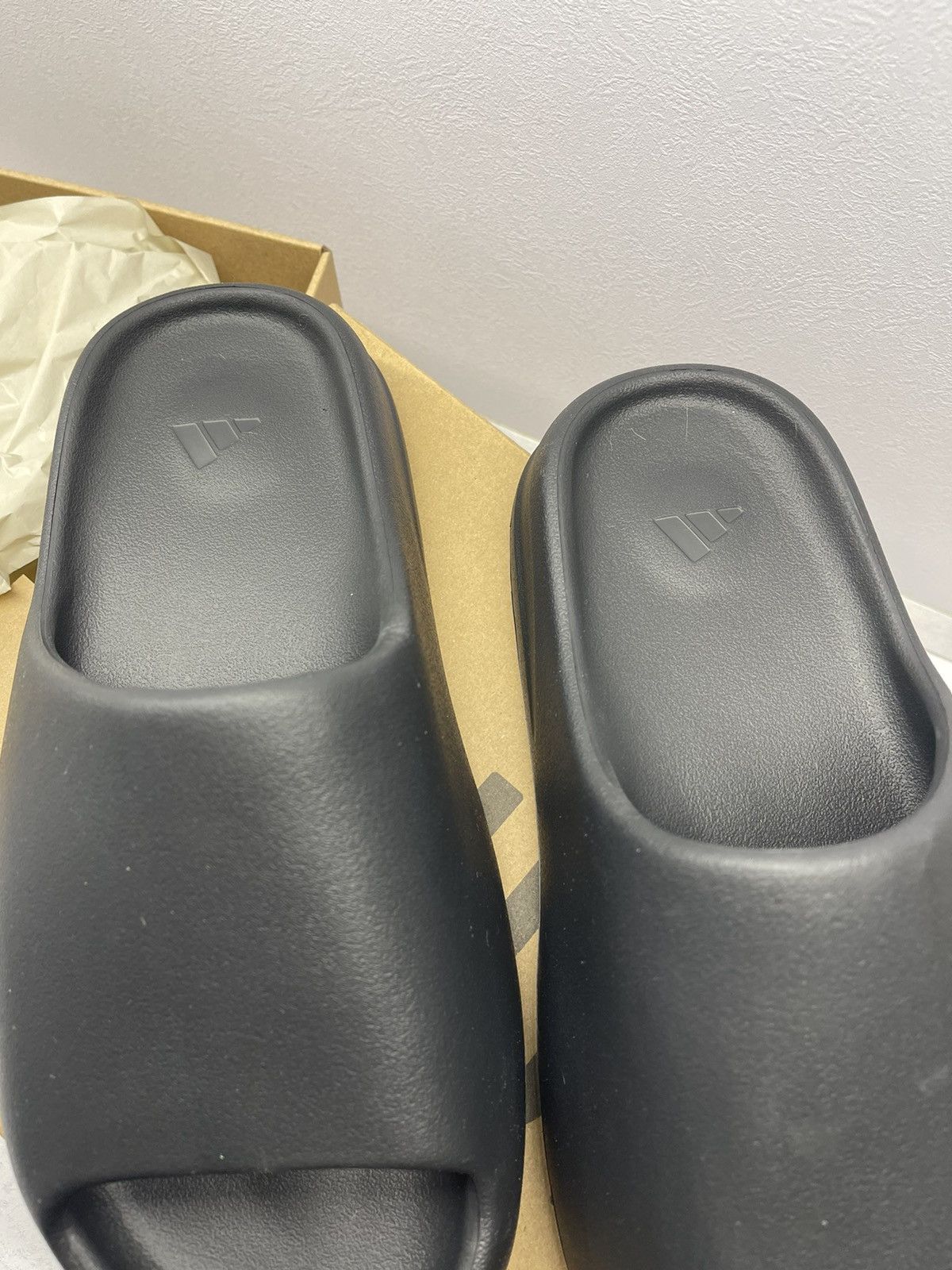 Adidas × Kanye West Yeezy slide Onyx Size US 9 / EU 42 - 3 Thumbnail