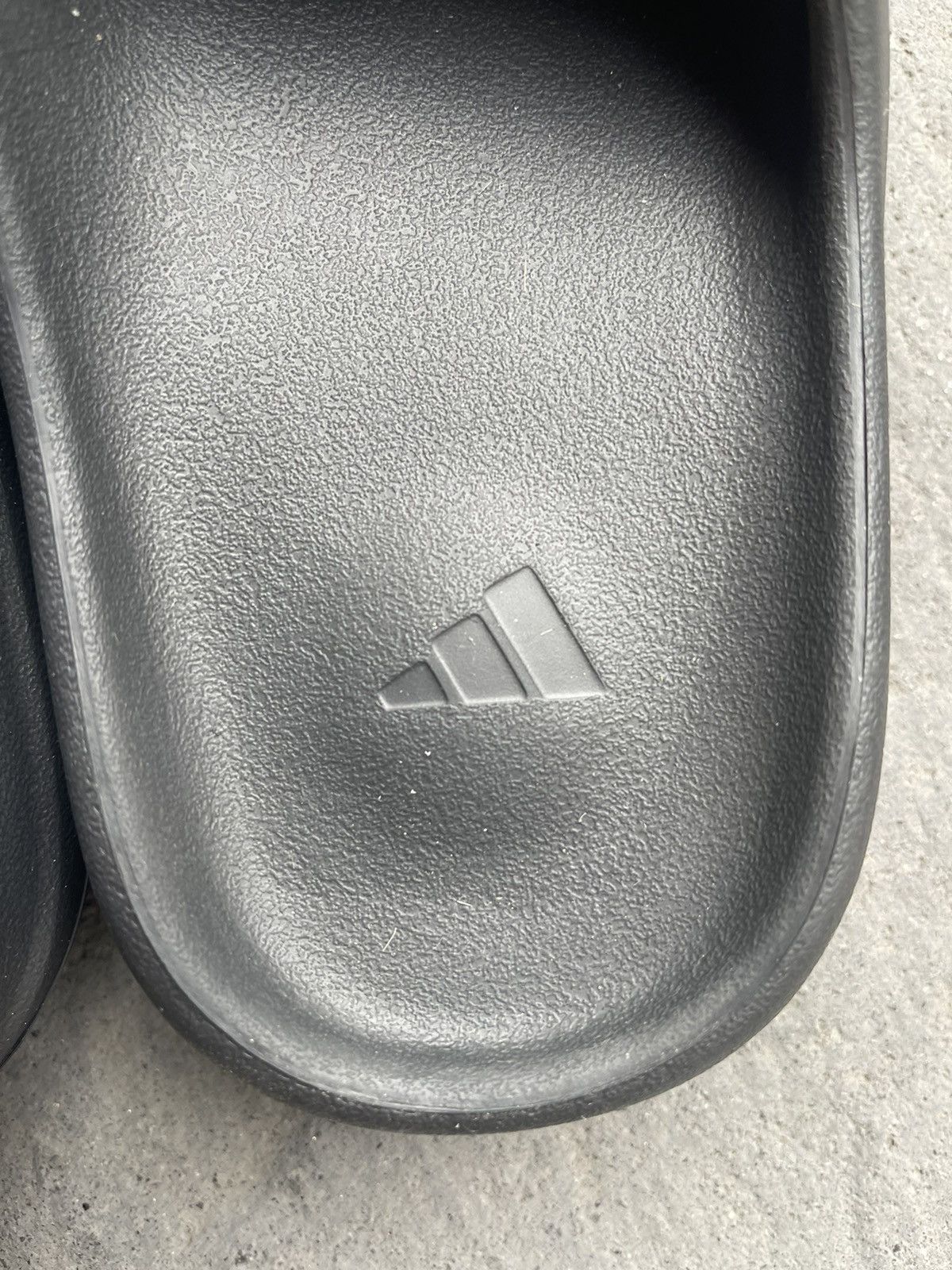 Adidas × Kanye West Yeezy slide Onyx Size US 9 / EU 42 - 13 Thumbnail