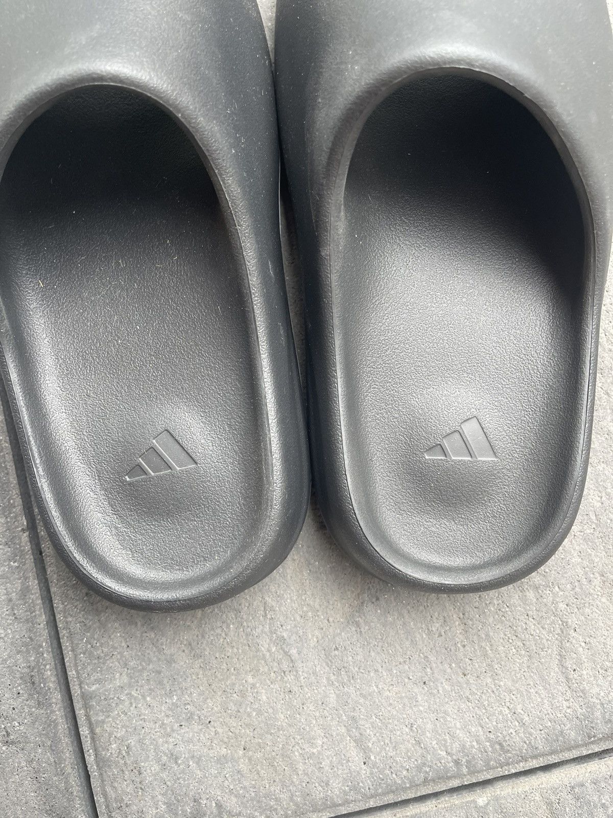Adidas × Kanye West Yeezy slide Onyx Size US 9 / EU 42 - 12 Thumbnail