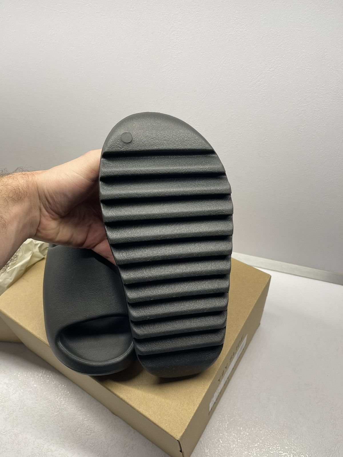 Adidas × Kanye West Yeezy slide Onyx Size US 9 / EU 42 - 5 Thumbnail