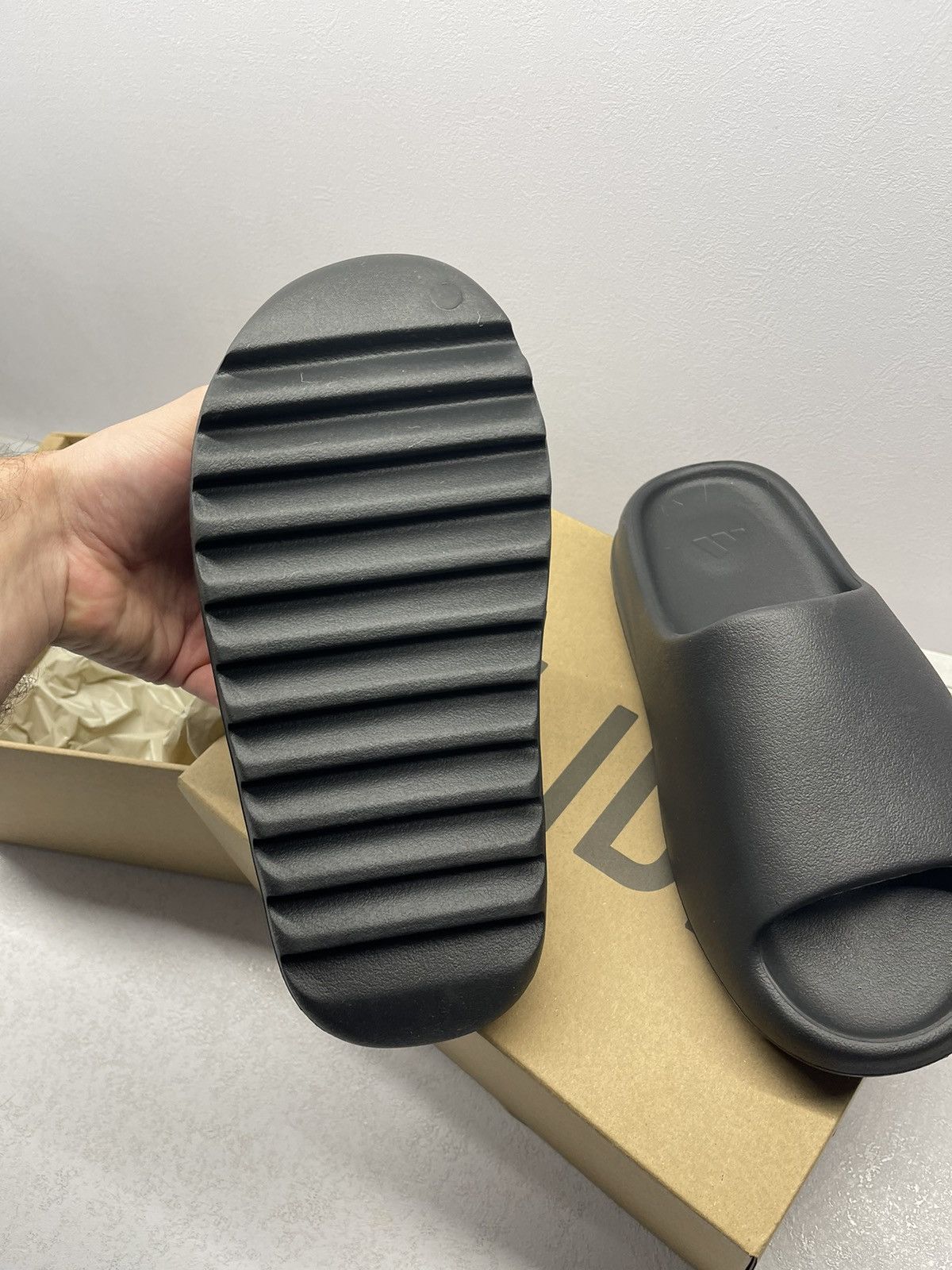 Adidas × Kanye West Yeezy slide Onyx Size US 9 / EU 42 - 4 Thumbnail