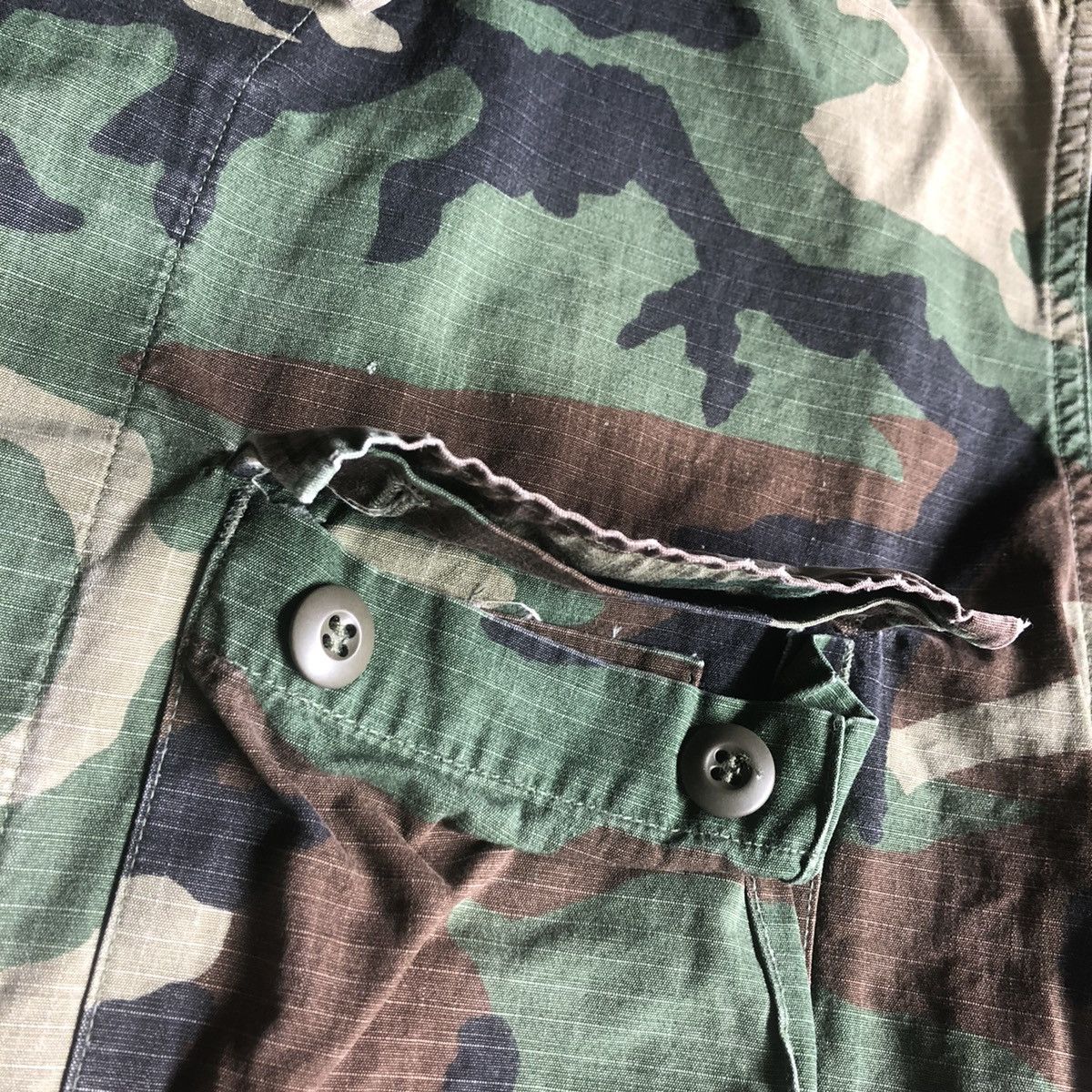 Vintage Vintage 1990s US Army Combat Camouflage Coat Buttoned Jacket Size US M / EU 48-50 / 2 - 8 Thumbnail