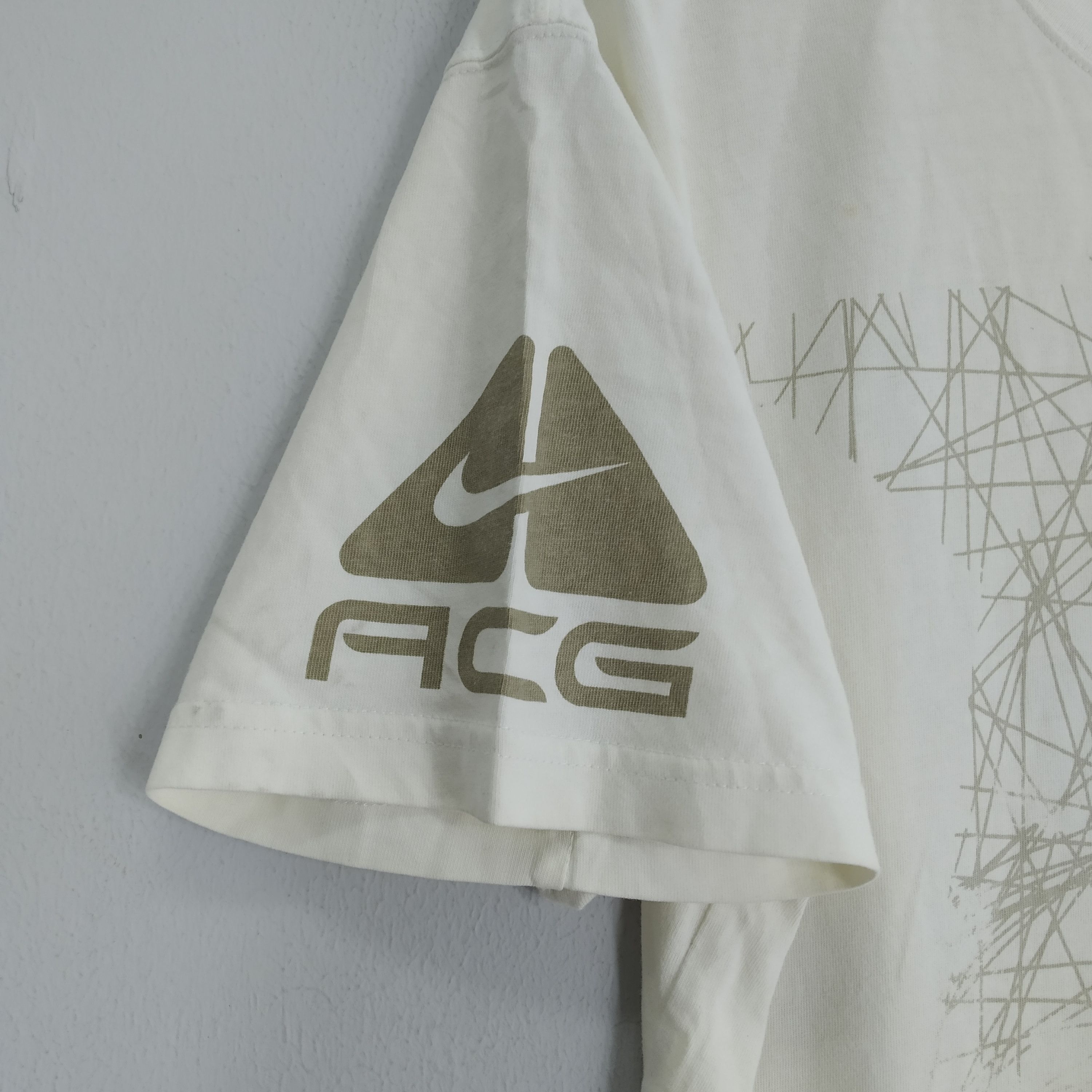 Nike Vintage Nike ACG Sportswear T-shirt Size US L / EU 52-54 / 3 - 4 Thumbnail
