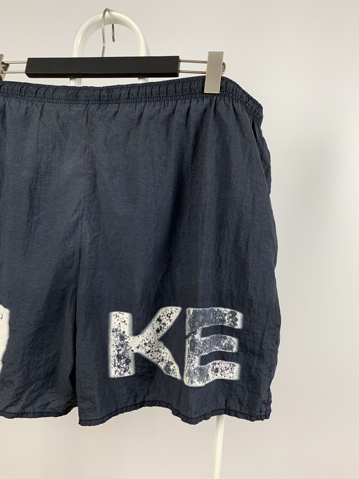 Nike 90s Vintage Nike Big Logo Swoosh Black Y2K Nylon Shorts Size US 38 / EU 54 - 4 Thumbnail
