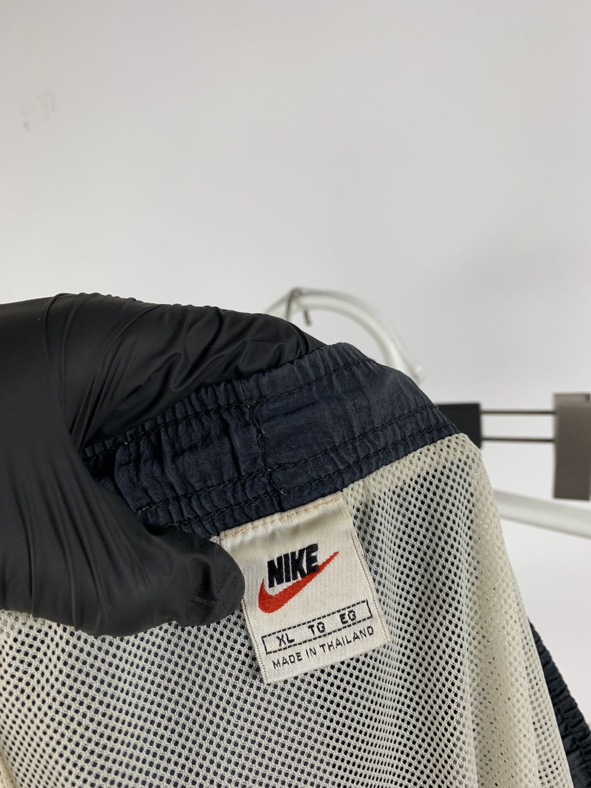 Nike 90s Vintage Nike Big Logo Swoosh Black Y2K Nylon Shorts Size US 38 / EU 54 - 10 Thumbnail