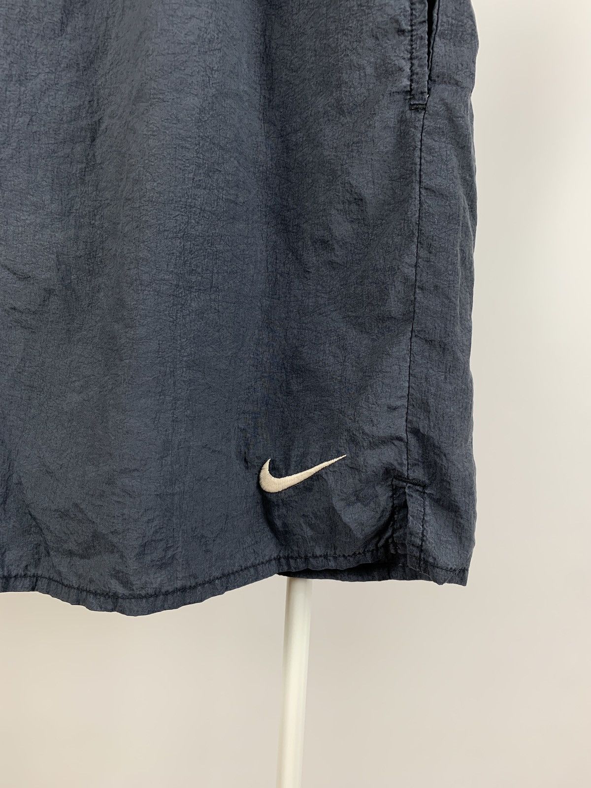 Nike 90s Vintage Nike Big Logo Swoosh Black Y2K Nylon Shorts Size US 38 / EU 54 - 9 Thumbnail