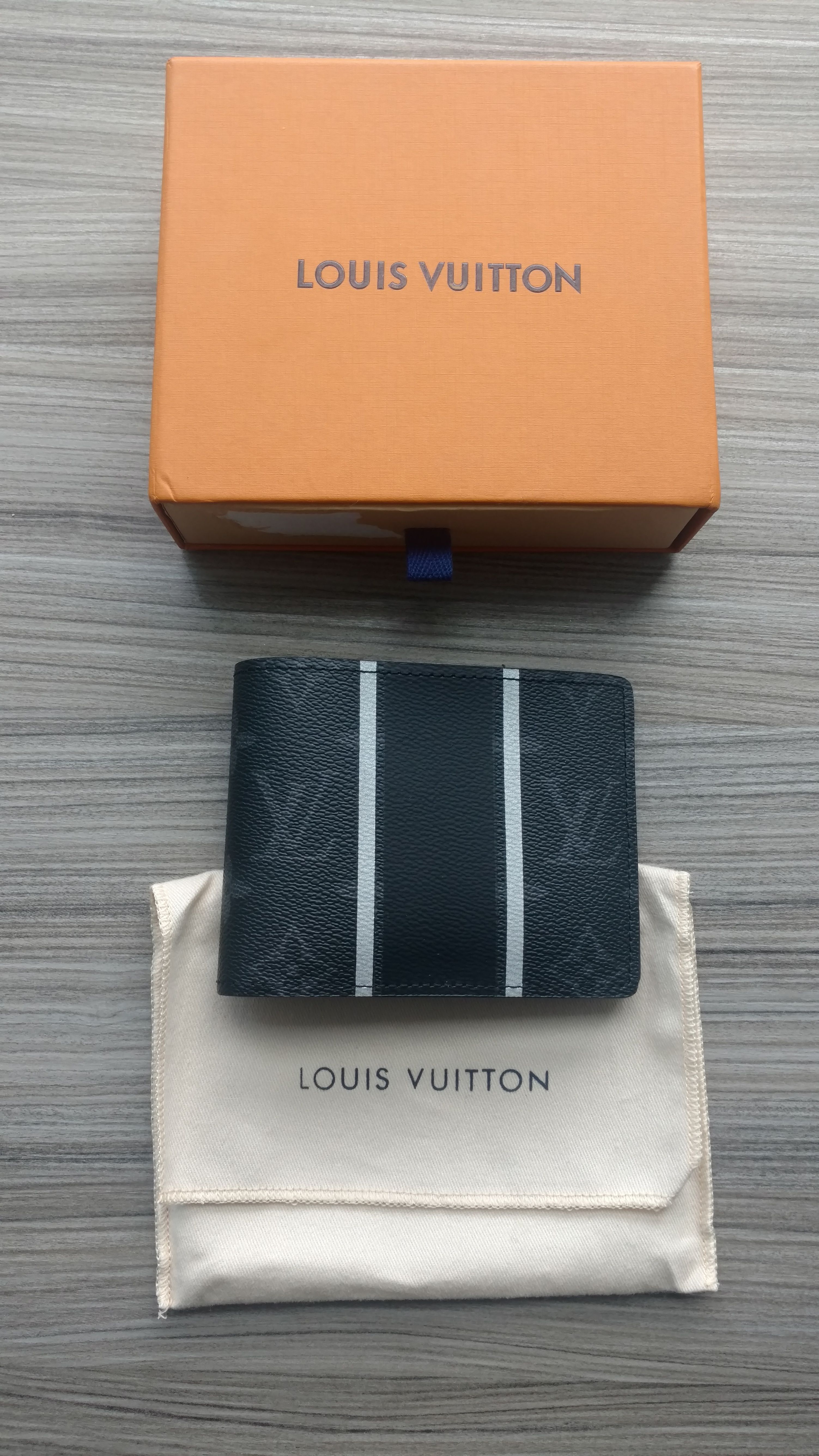 Louis Vuitton AUTHENTIC LOUIS VUITTON x FRAGMENT DESIGN WALLET - MENS BI  FOLD BLACK ECLIPSE MONOGRAM MULTIPLE WALLET LV - 9.5/10 MINT CONDITION