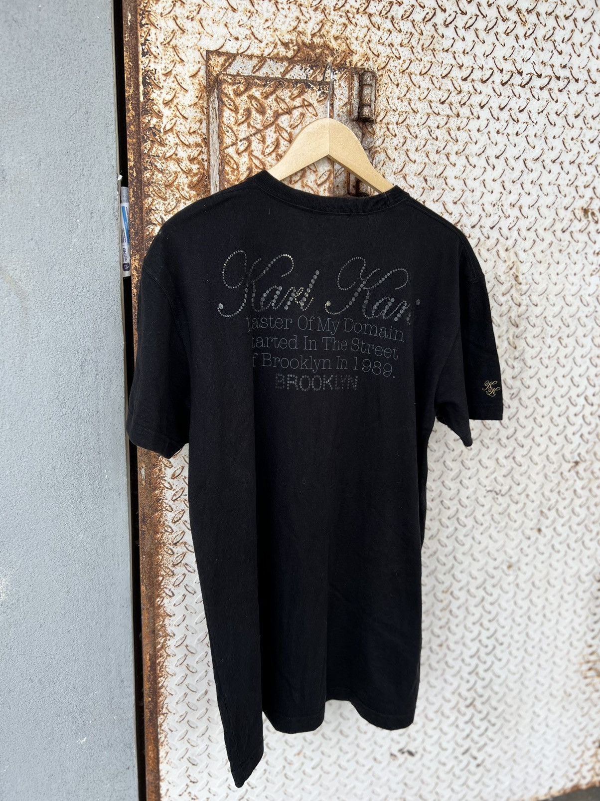 Designer × Karl Kani Karl Kani SpellOut Design Tee Size US XXL / EU 58 / 5 - 7 Thumbnail