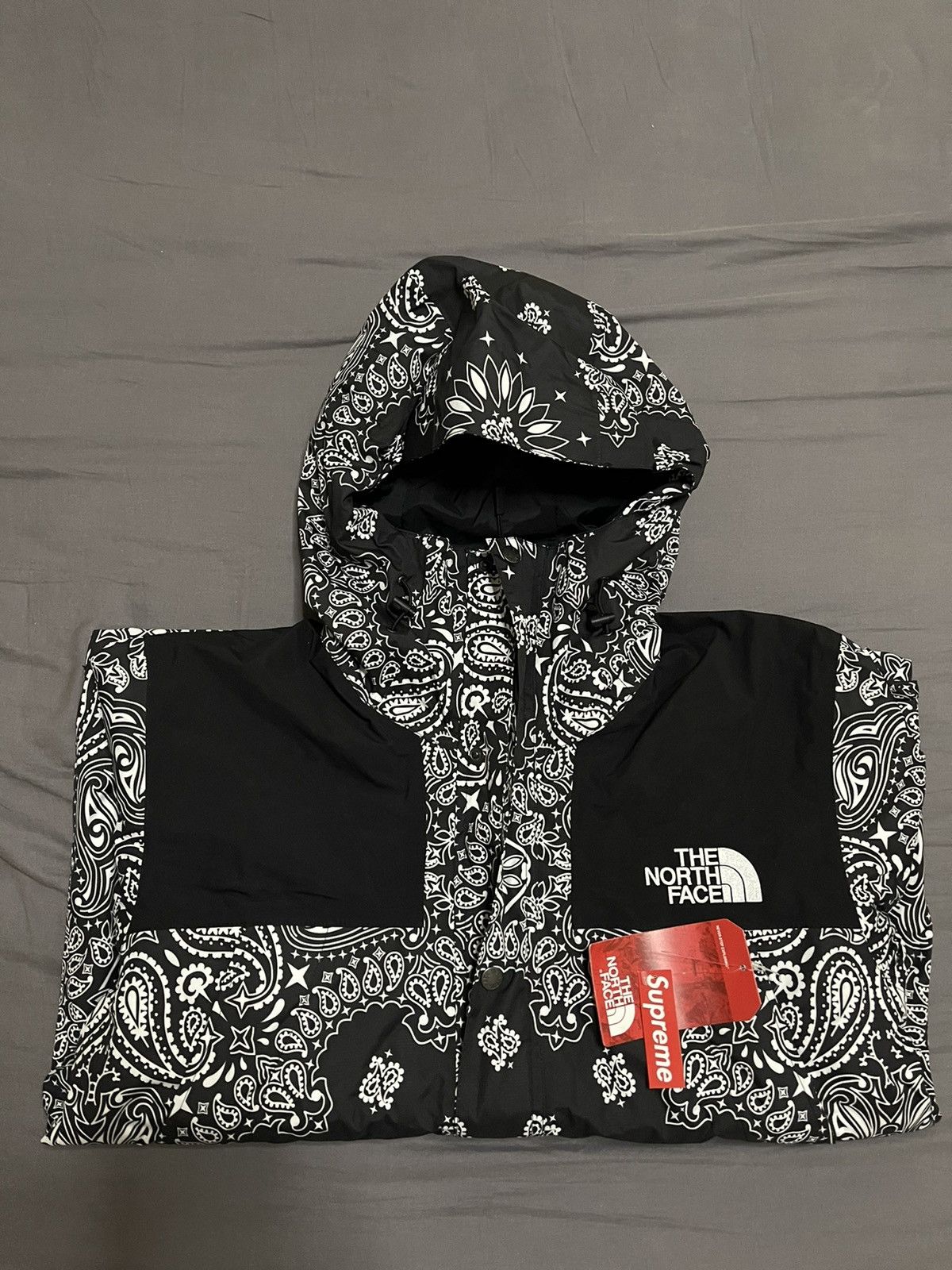 FW14 Supreme TNF The North Face Bandana Mountain Jacket Red Size