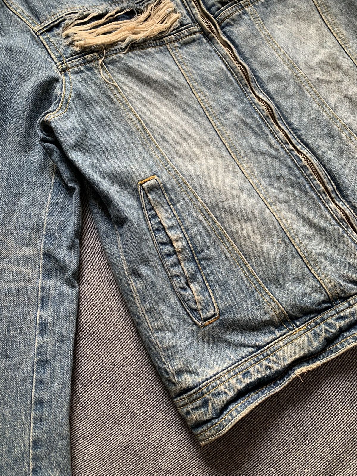 Iroquois Japan Rare Iroquois Ripped Denim Jacket Size US M / EU 48-50 / 2 - 11 Thumbnail