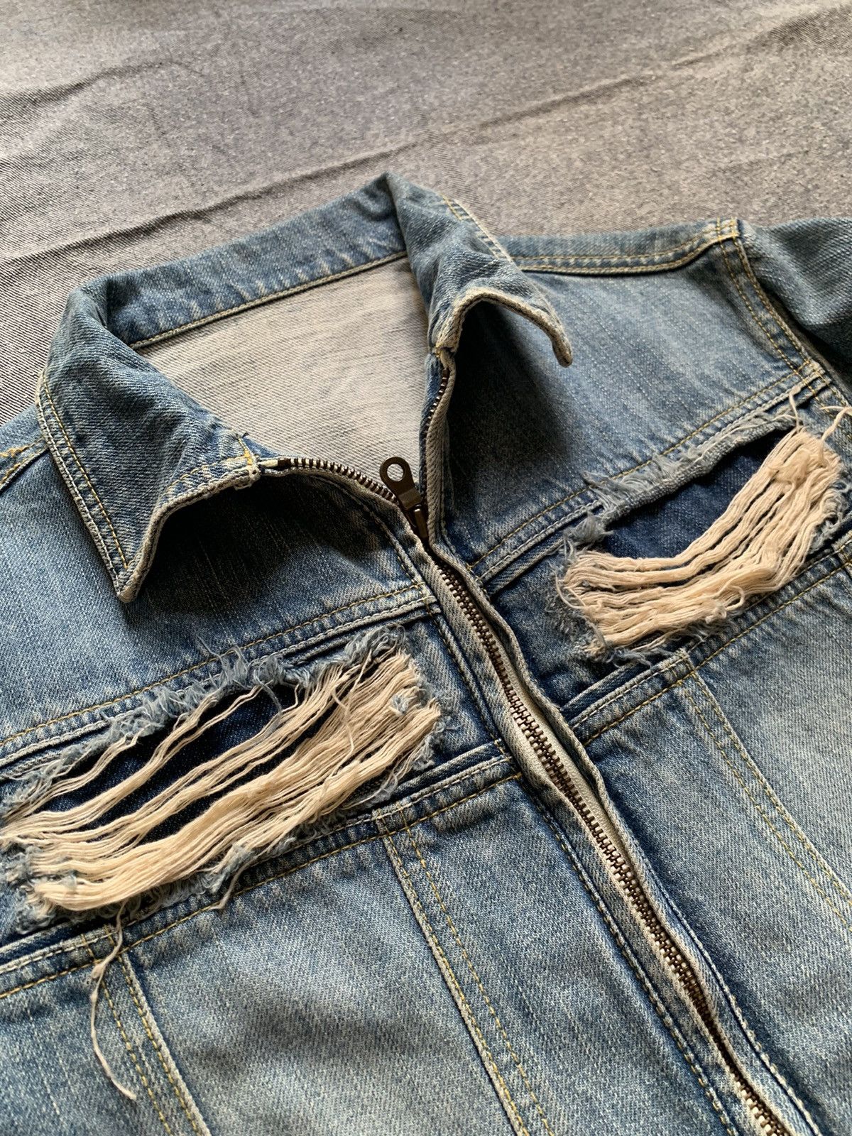 Iroquois Japan Rare Iroquois Ripped Denim Jacket Size US M / EU 48-50 / 2 - 13 Thumbnail