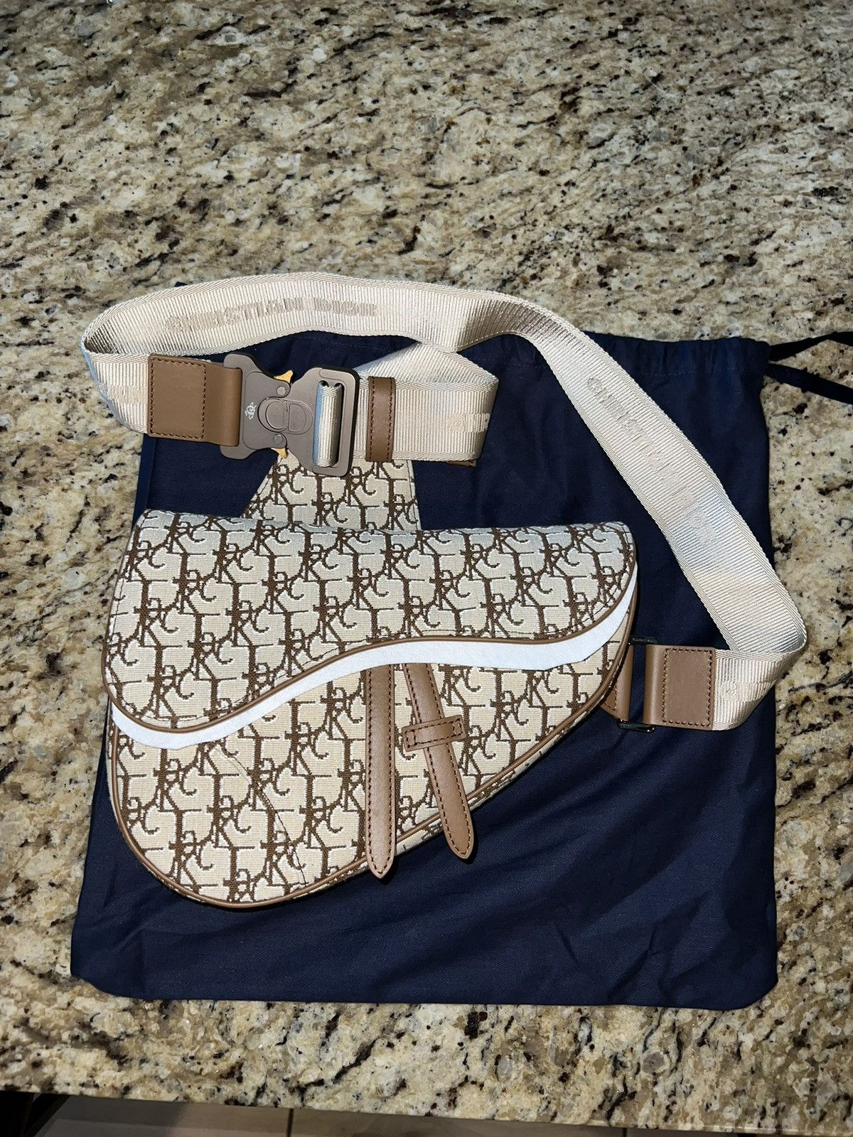 COMPARISON Louis Vuitton toiletry pouch19 VS DIOR Oblique Clutch