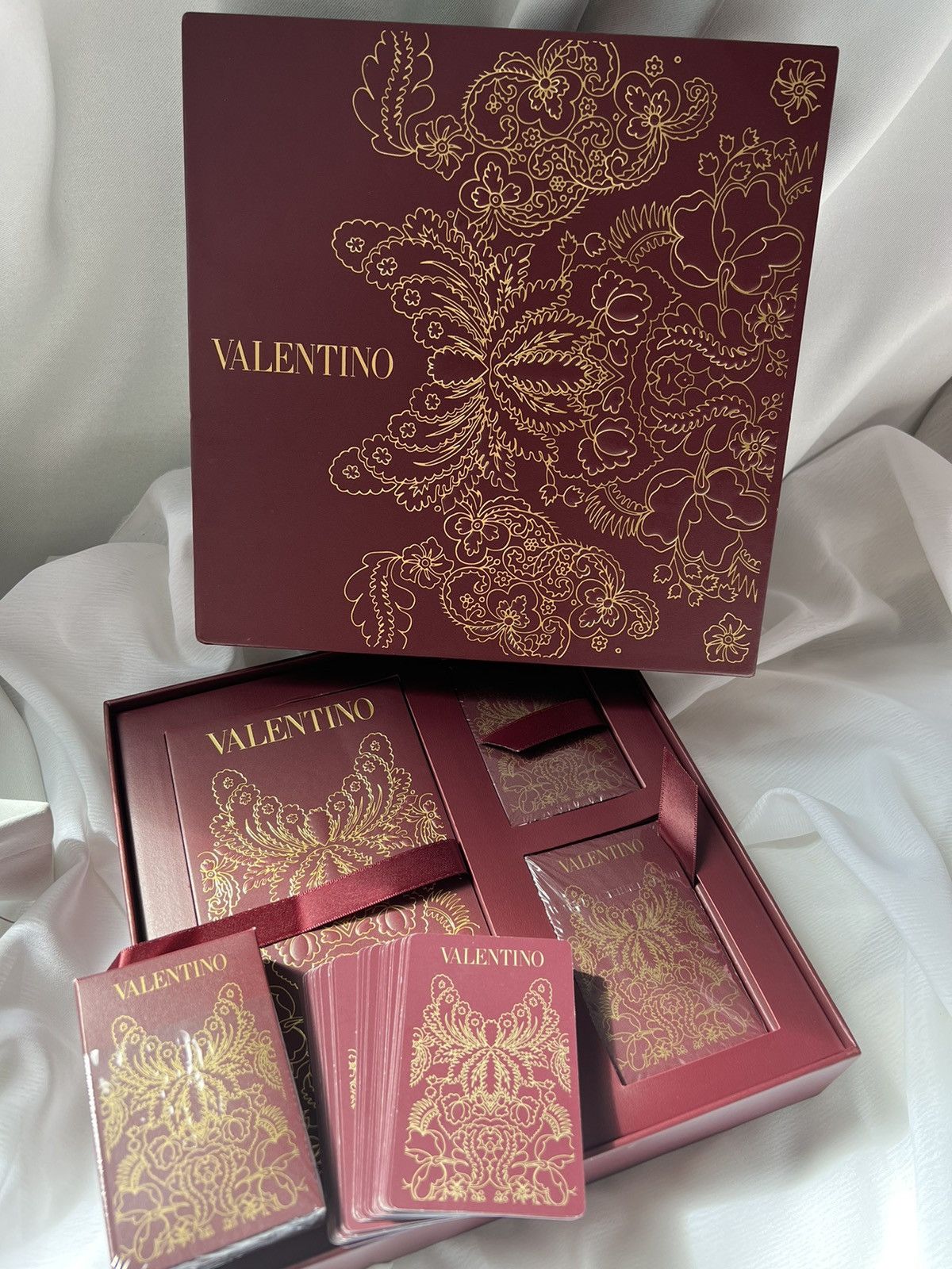 Valentino Valentino Playing cards Decks with Red packets gift set Size ONE SIZE - 2 Thumbnail