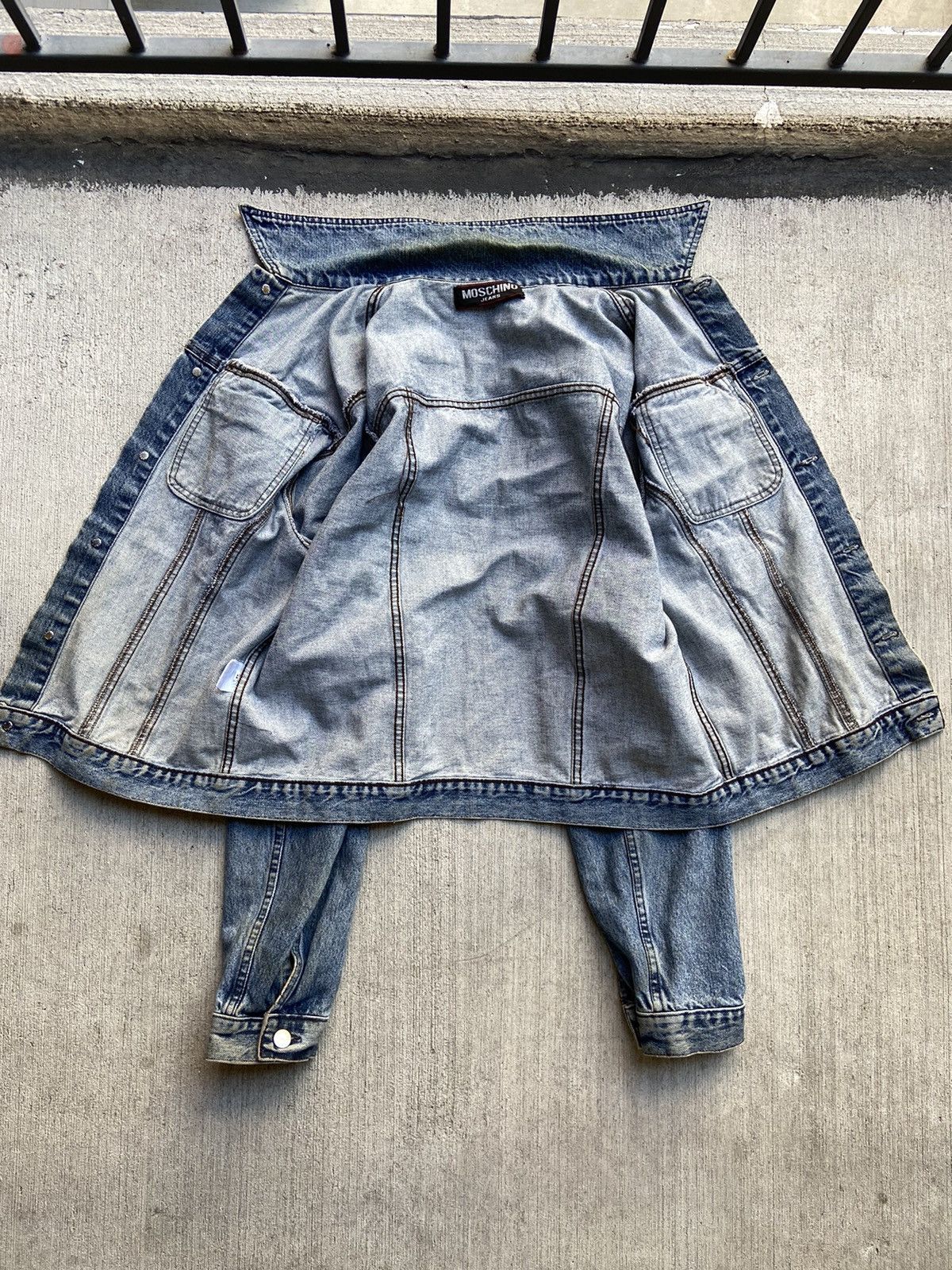 Moschino × Vintage Vintage Moschino Jeans Blue Denim Jean Jacket Trucker Medium Size US M / EU 48-50 / 2 - 2 Thumbnail