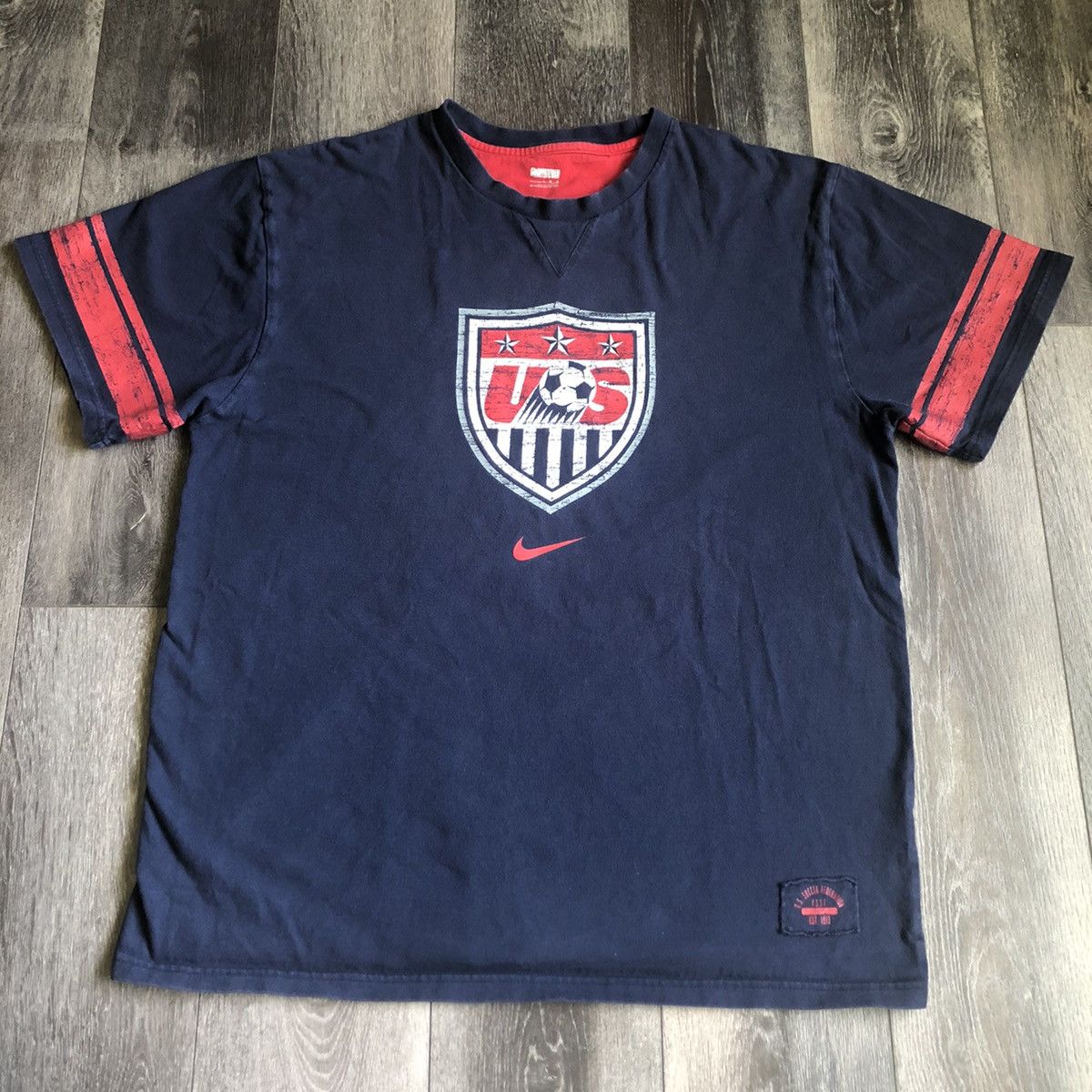 Nike Vintage 2000s Nike US Soccer Team Center Swoosh Jersey Tee Size US L / EU 52-54 / 3 - 2 Thumbnail