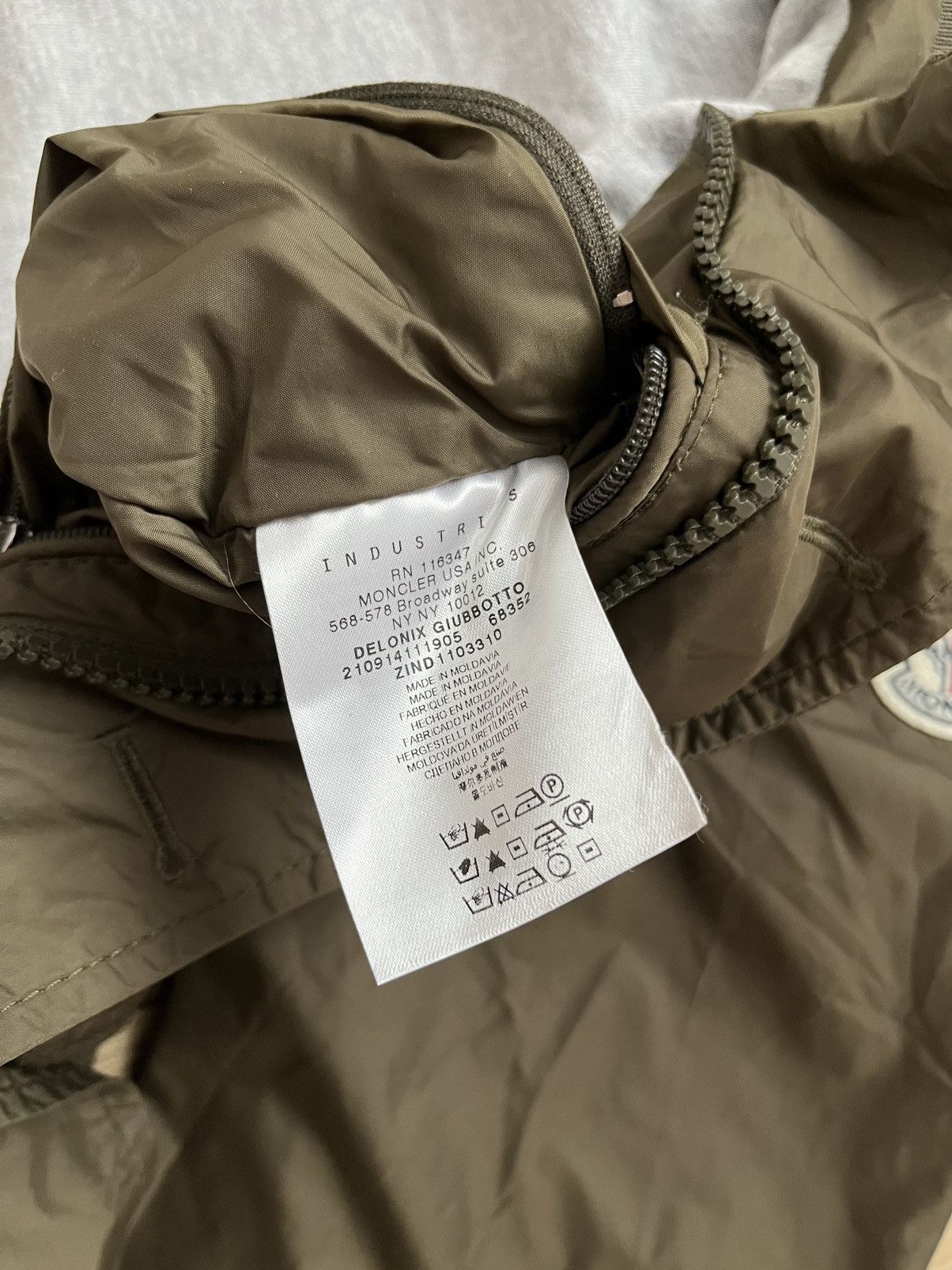 Moncler Moncler DELONIX GIUBBOTTO jacket Olive Green Size (6) XL Size US XL / EU 56 / 4 - 11 Thumbnail