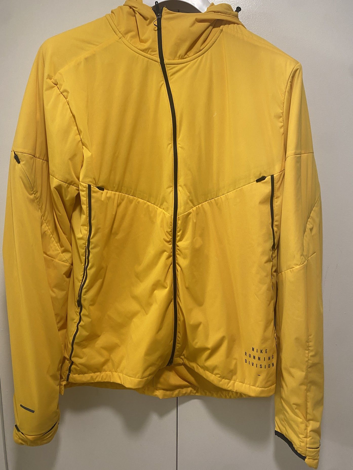 Run Division Dynamic Vent Logo-Print Shell Hooded Jacket