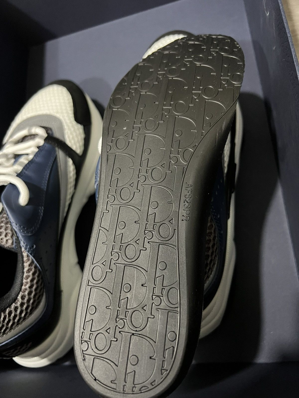 Dior Dior B22 Sneakers Blue/Grey/White Men’s EU 39/US 6 $1,300 Size US 6 / EU 39 - 11 Thumbnail