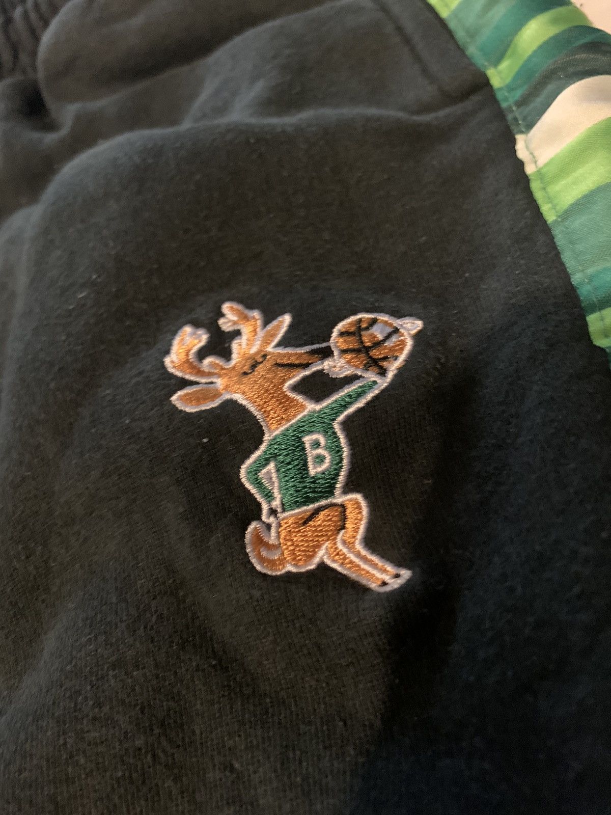 Mitchell & Ness × NBA × Vintage Hard to find Mitchell and Ness Milwaukee Bucks Sweatpants Size US 32 / EU 48 - 3 Thumbnail