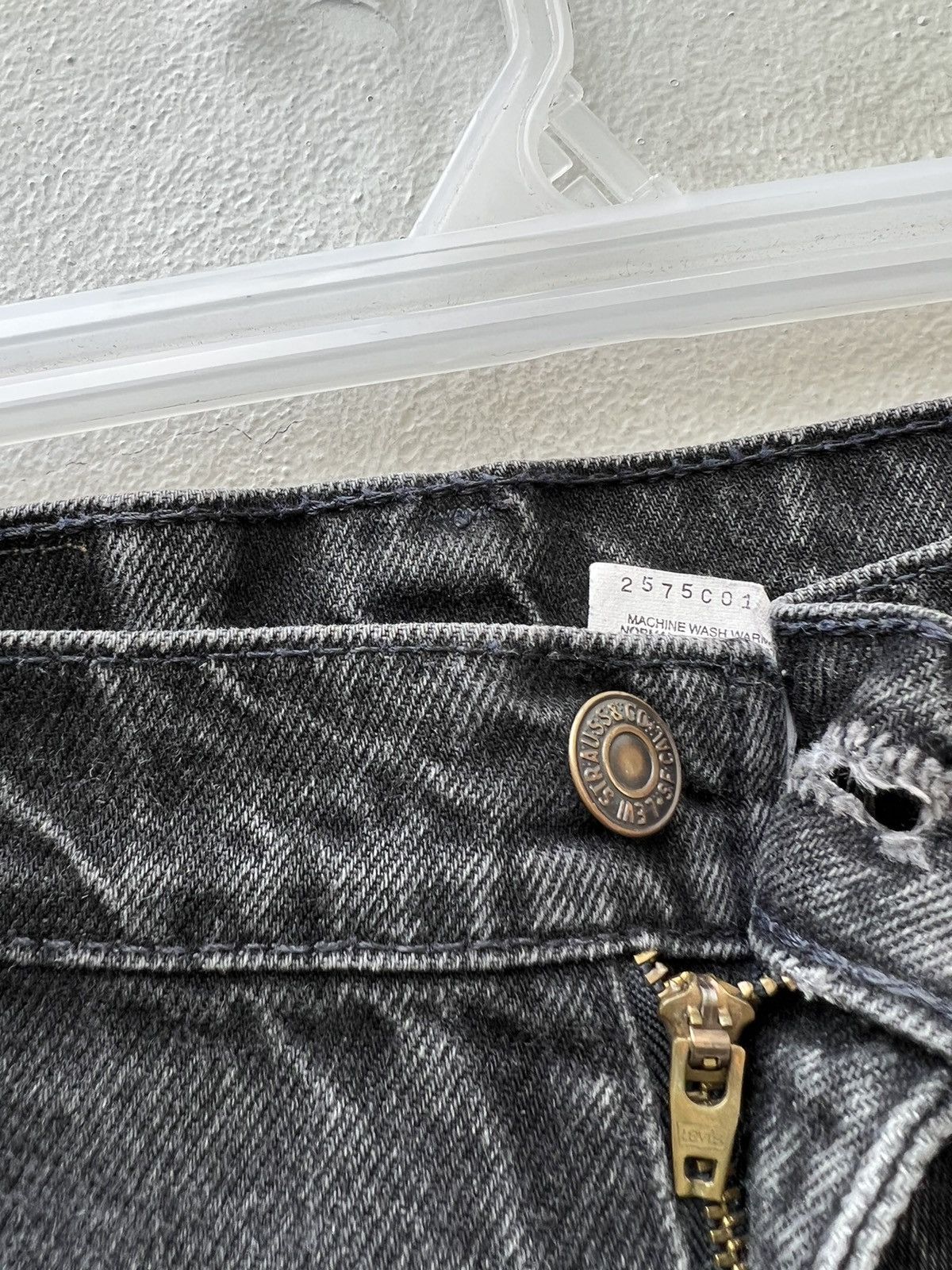 Levi's 1994 Levi’s 551 Relax Fit Tapered Leg Fade Black Denim Jeans Size US 32 / EU 48 - 9 Thumbnail