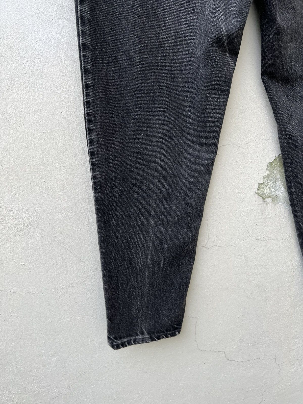 Levi's 1994 Levi’s 551 Relax Fit Tapered Leg Fade Black Denim Jeans Size US 32 / EU 48 - 16 Thumbnail