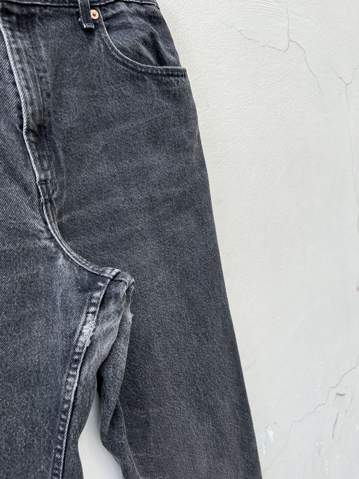 Levi's 1994 Levi’s 551 Relax Fit Tapered Leg Fade Black Denim Jeans Size US 32 / EU 48 - 8 Thumbnail