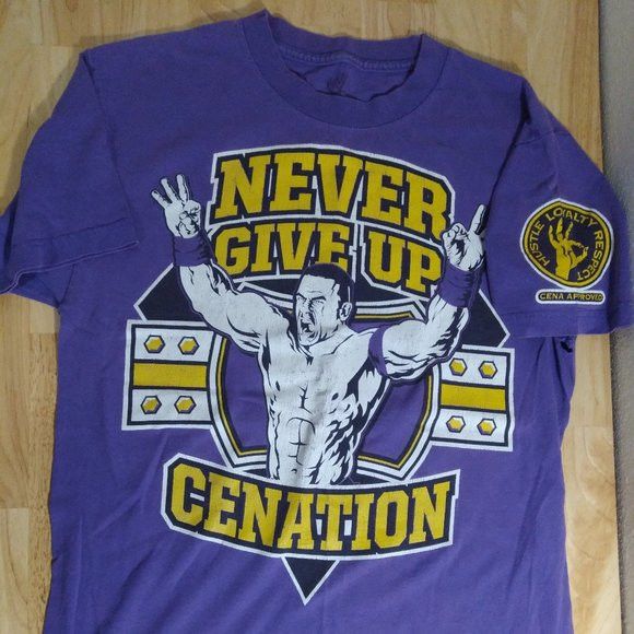 T-shirt WWE John Cena "Never Give Up" – Enfant Taille L – Violet – 100% Coton – Occasion