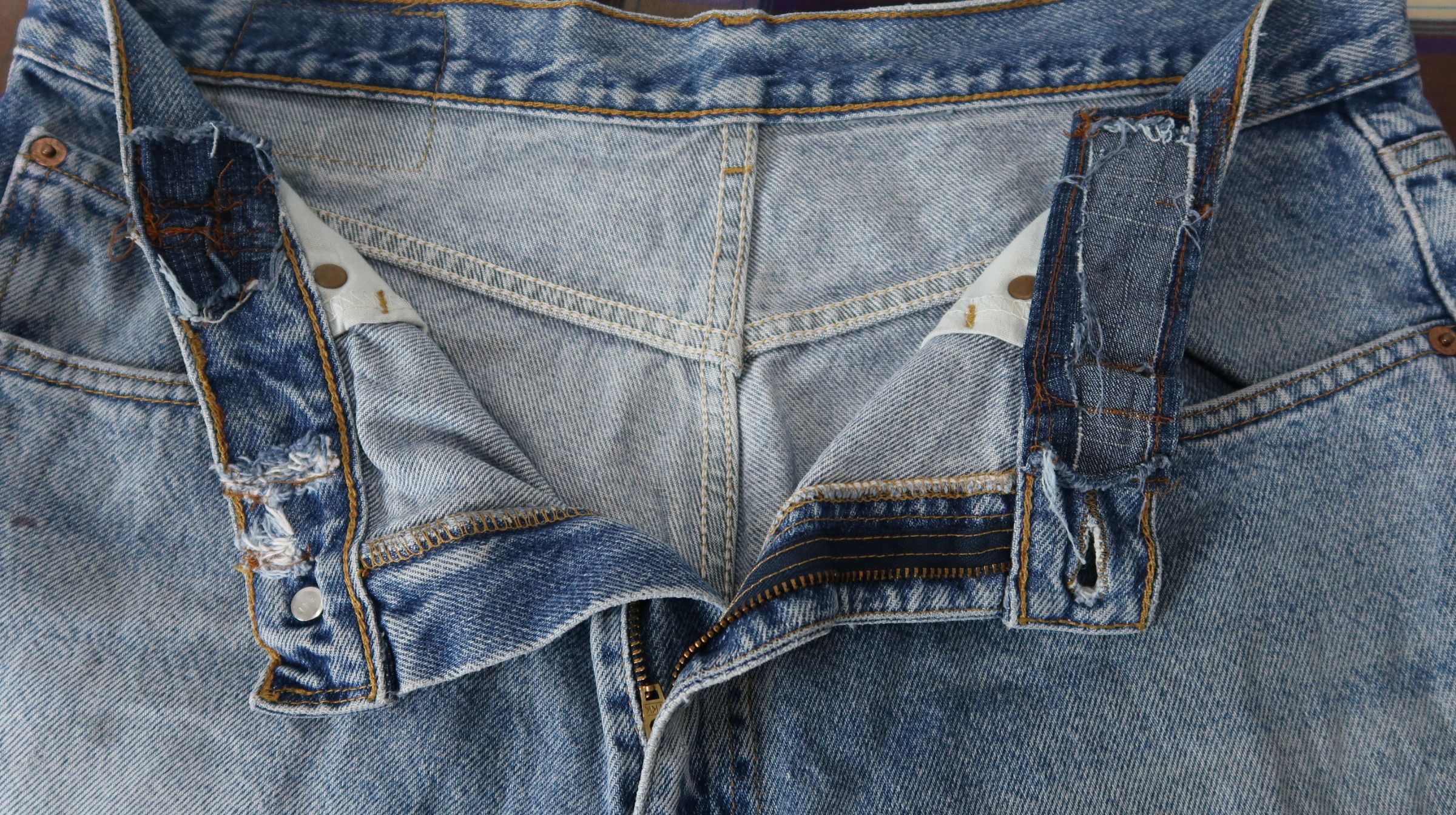 Levi's Vintage Clothing Vintage Levi's 550 Sun Faded Jeans Size US 36 / EU 52 - 20 Thumbnail