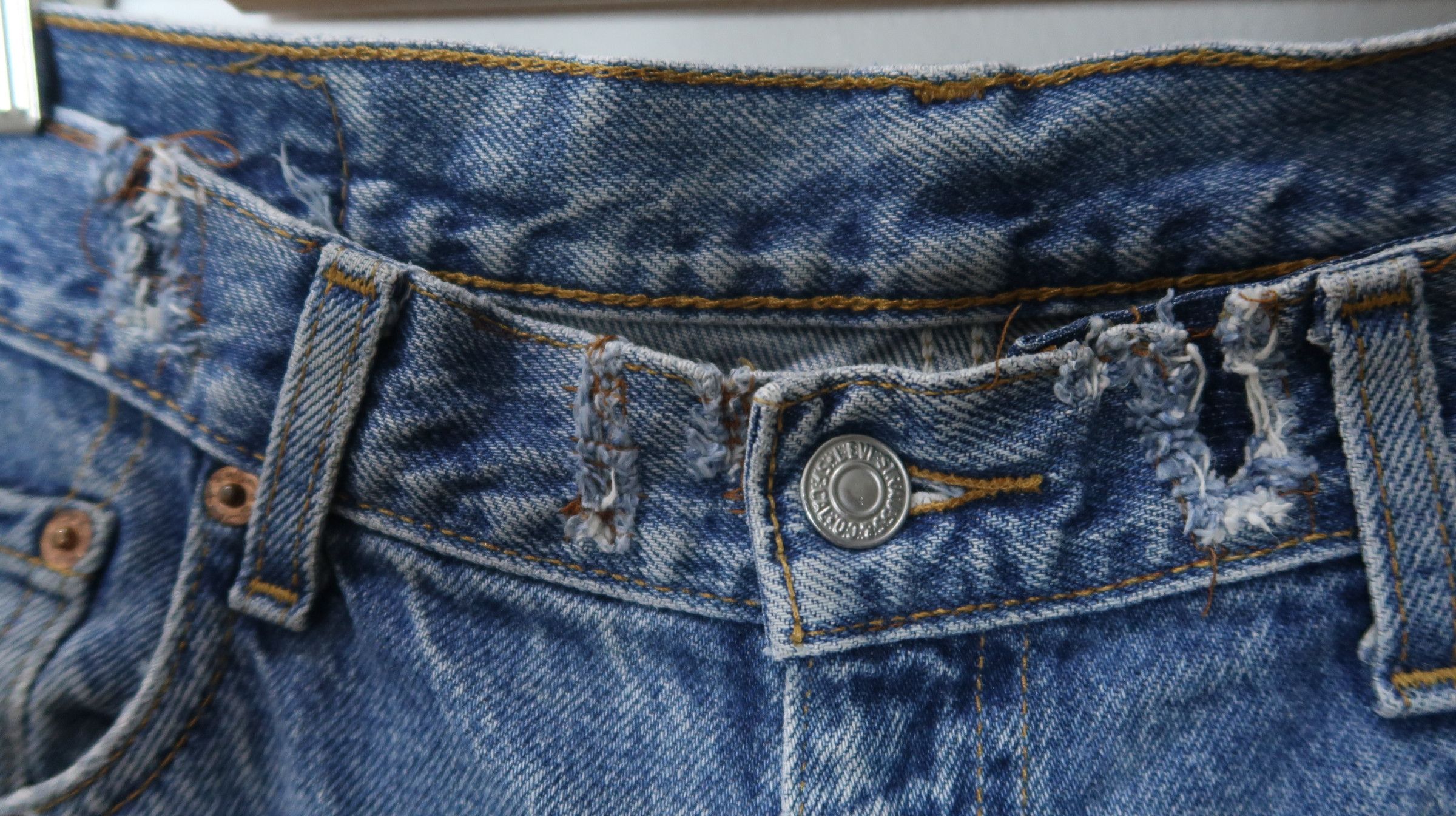 Levi's Vintage Clothing Vintage Levi's 550 Sun Faded Jeans Size US 36 / EU 52 - 12 Thumbnail