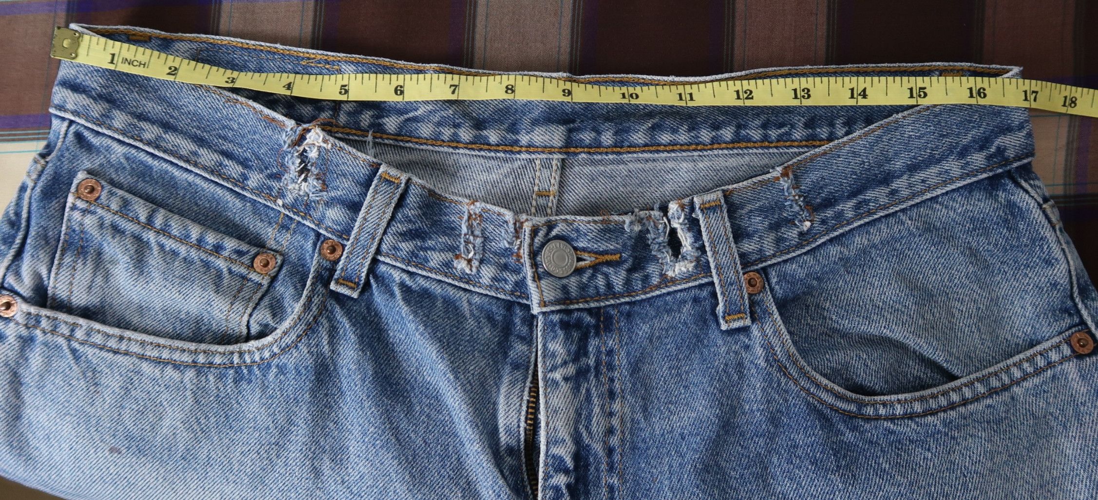 Levi's Vintage Clothing Vintage Levi's 550 Sun Faded Jeans Size US 36 / EU 52 - 2 Thumbnail