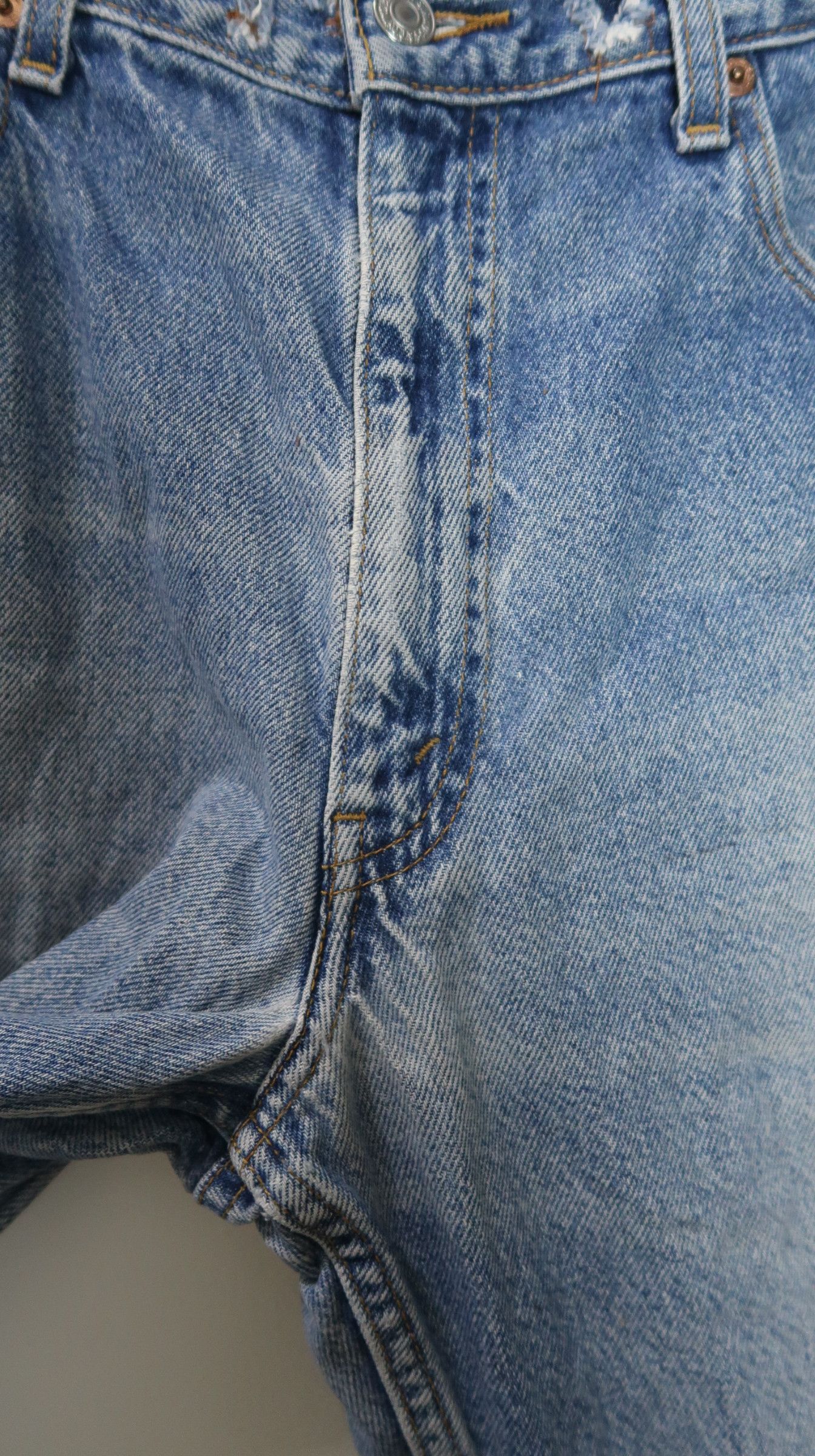 Levi's Vintage Clothing Vintage Levi's 550 Sun Faded Jeans Size US 36 / EU 52 - 11 Thumbnail